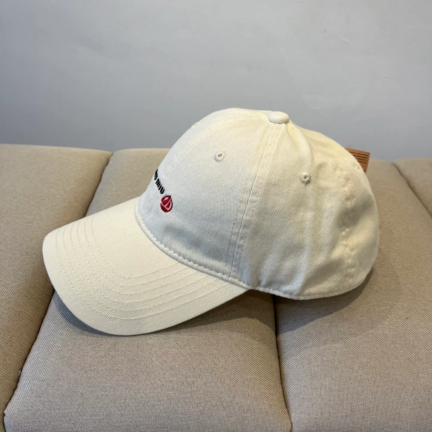 P60 miumiu original spring and summer new baseball cap, authentic mold-making and custom-made, the original workmanship is meticulous and the quality is superb!