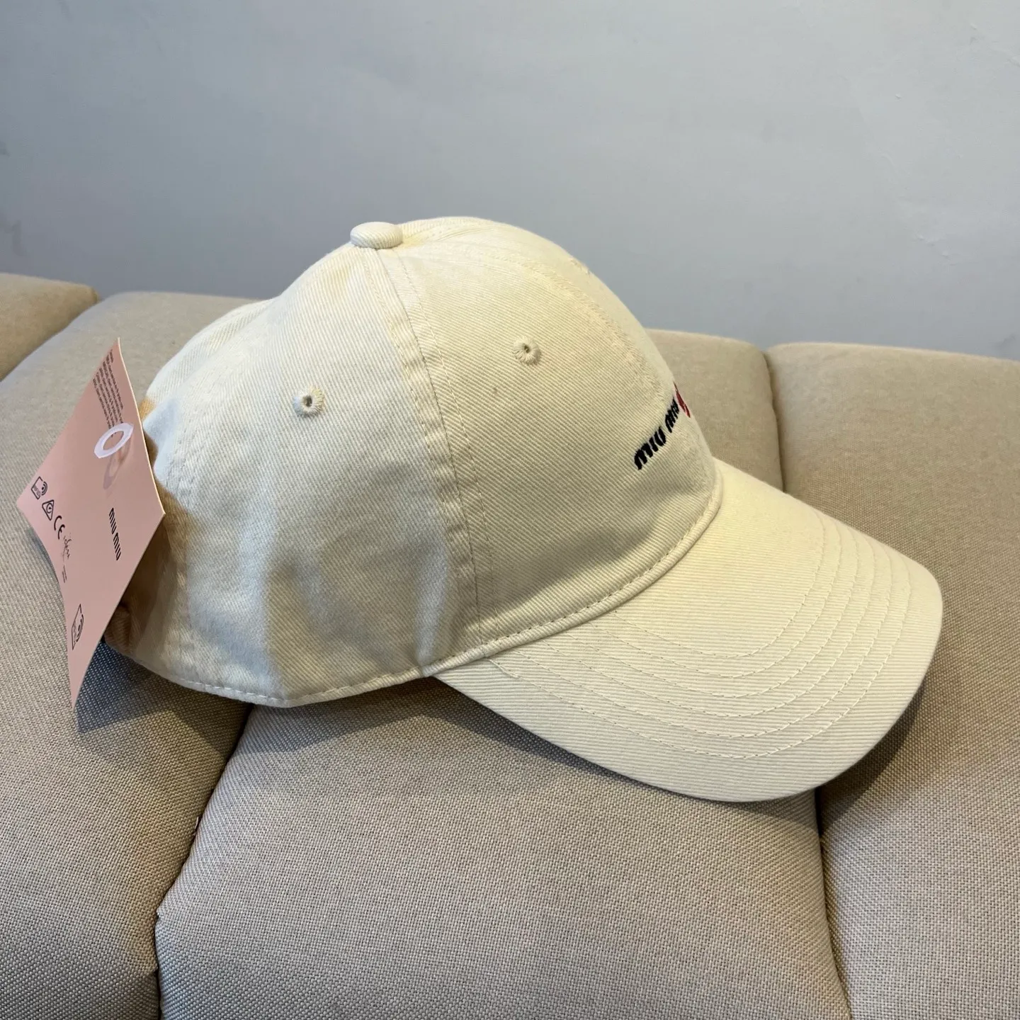 P60 miumiu original spring and summer new baseball cap, authentic mold-making and custom-made, the original workmanship is meticulous and the quality is superb!
