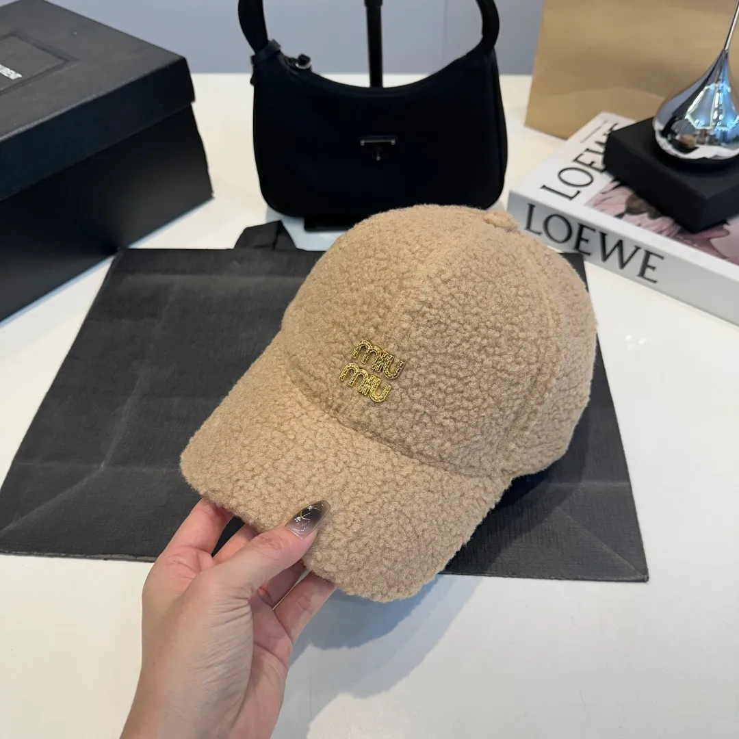 P60 miumiu 25 autumn and winter new lamb wool letter baseball cap