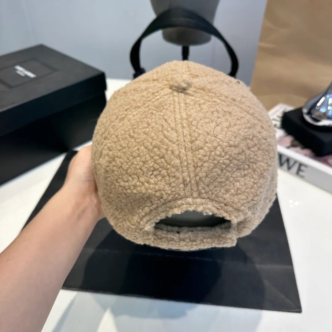 P60 miumiu 25 autumn and winter new lamb wool letter baseball cap