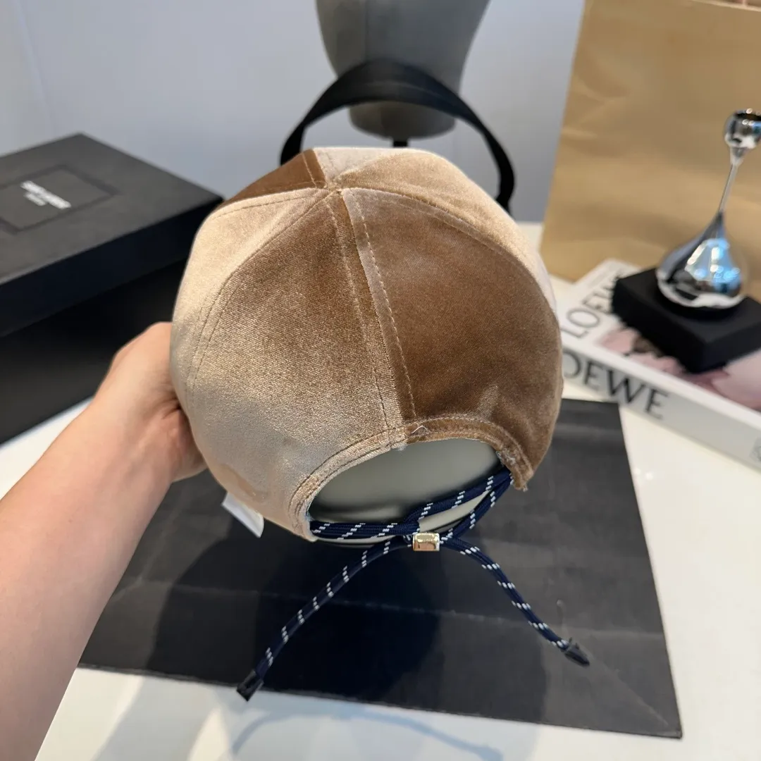 P60 miumiu 25 autumn and winter new velvet letter embroidered baseball cap