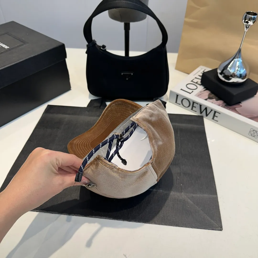 P60 miumiu 25 autumn and winter new velvet letter embroidered baseball cap