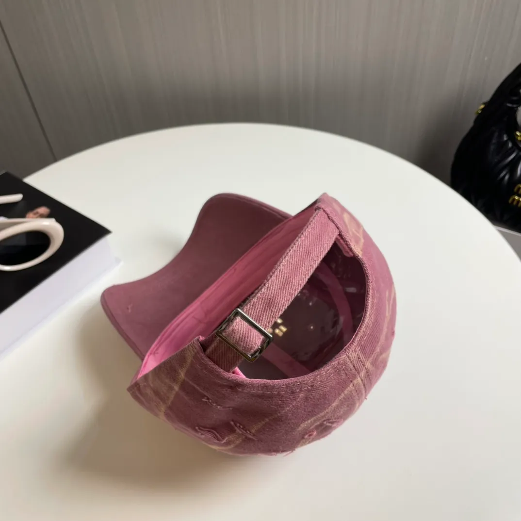 P70 miumiu new solid color baseball cap, the hottest color at the moment - full of street style! Trendy and versatile, Xiaohongshu grows grass, poison, get your boyfriend, and cool together