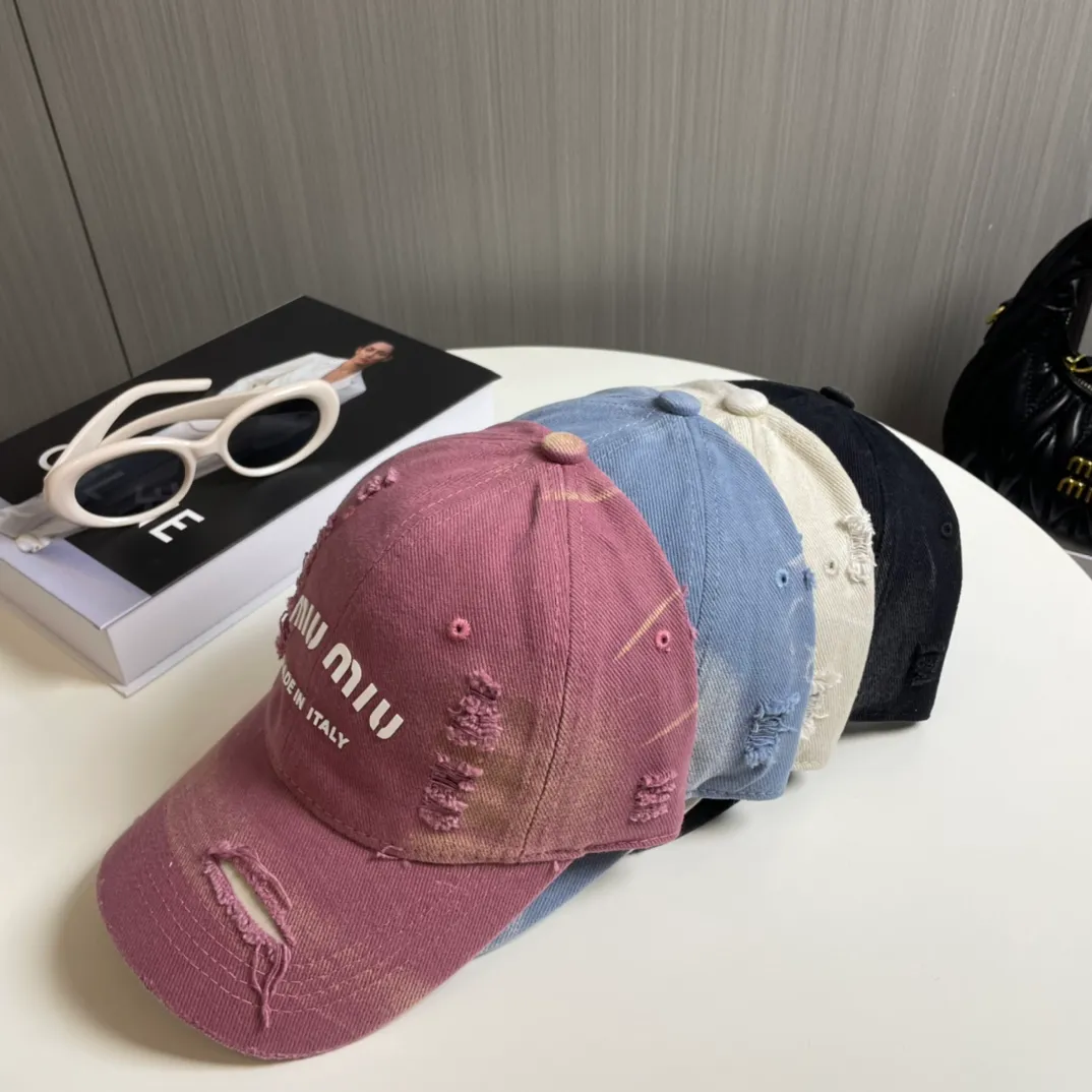 P70 miumiu new solid color baseball cap, the hottest color at the moment - full of street style! Trendy and versatile, Xiaohongshu grows grass, poison, get your boyfriend, and cool together