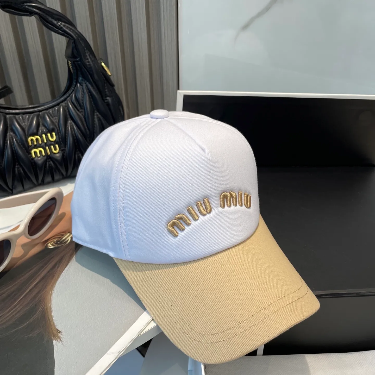 P60💛 Comes with dust bag. [Miumiu Miu Miu] New order style embroidered baseball cap🧢Big brand style is super easy to match, hurry up and get it!
