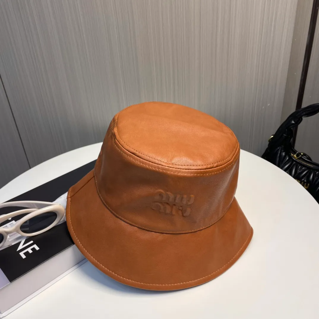 P66 comes with a cloth bag, miumiu new autumn and winter new original fisherman hat, full of retro charm, 1:1 mold customization, excellent quality, basic head circumference 56, adjustable.