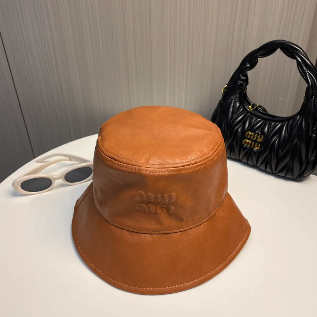 P66 comes with a cloth bag, miumiu new autumn and winter new original fisherman hat, full of retro charm, 1:1 mold customization, excellent quality, basic head circumference 56, adjustable.