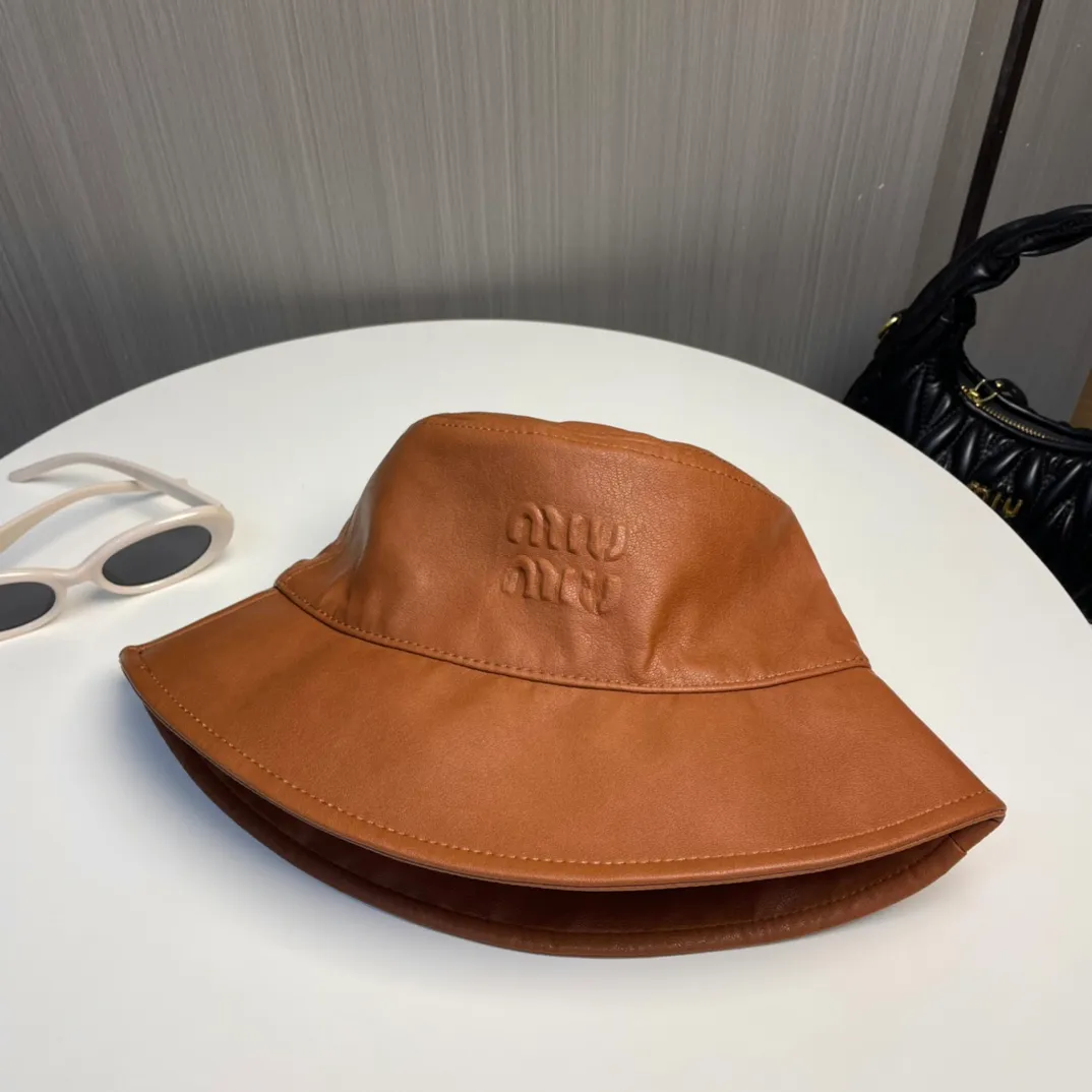 P66 comes with a cloth bag, miumiu new autumn and winter new original fisherman hat, full of retro charm, 1:1 mold customization, excellent quality, basic head circumference 56, adjustable.