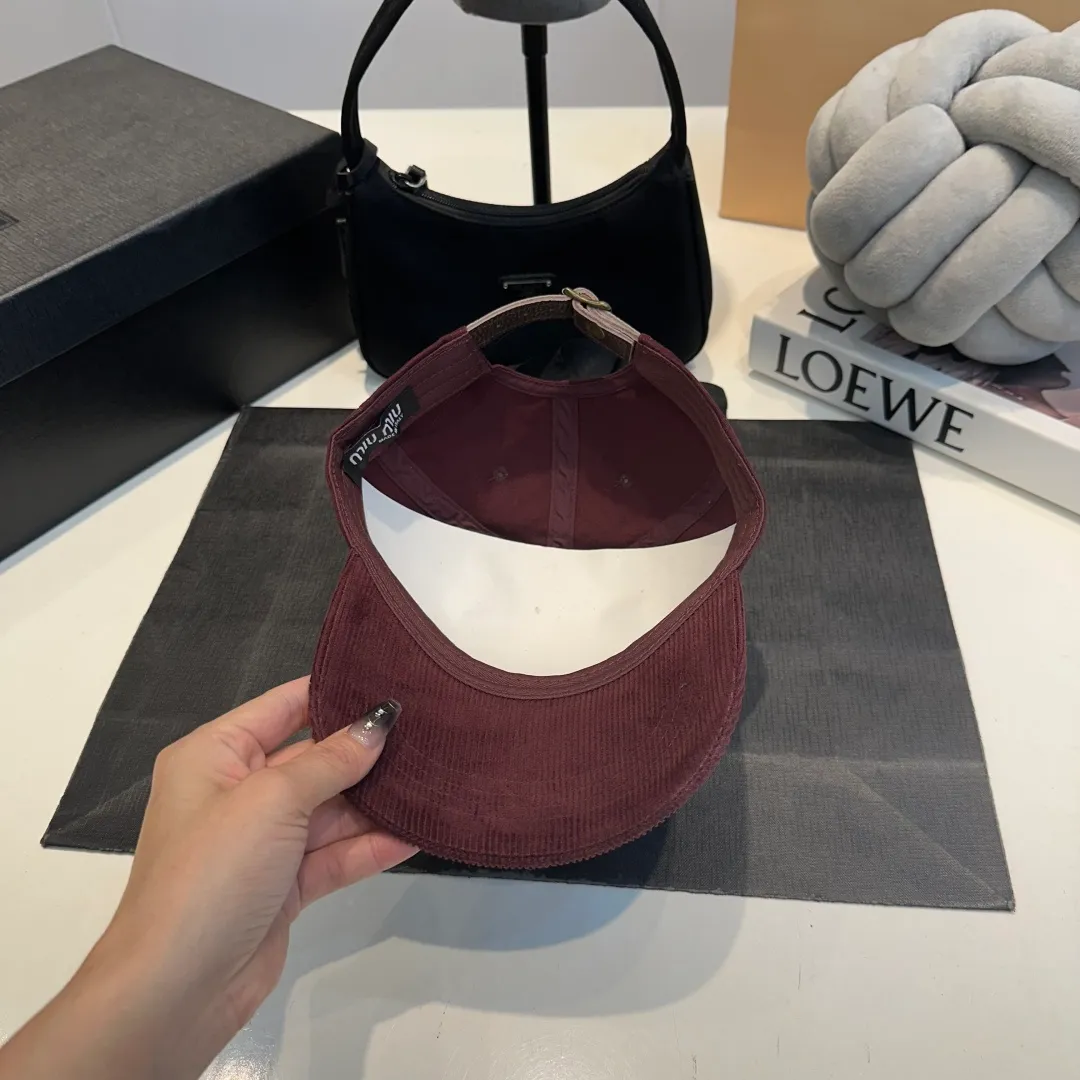 P60 Miumiu Miumiu's new custom-made baseball cap🧢The big brand style is super easy to match, so hurry up and get it!