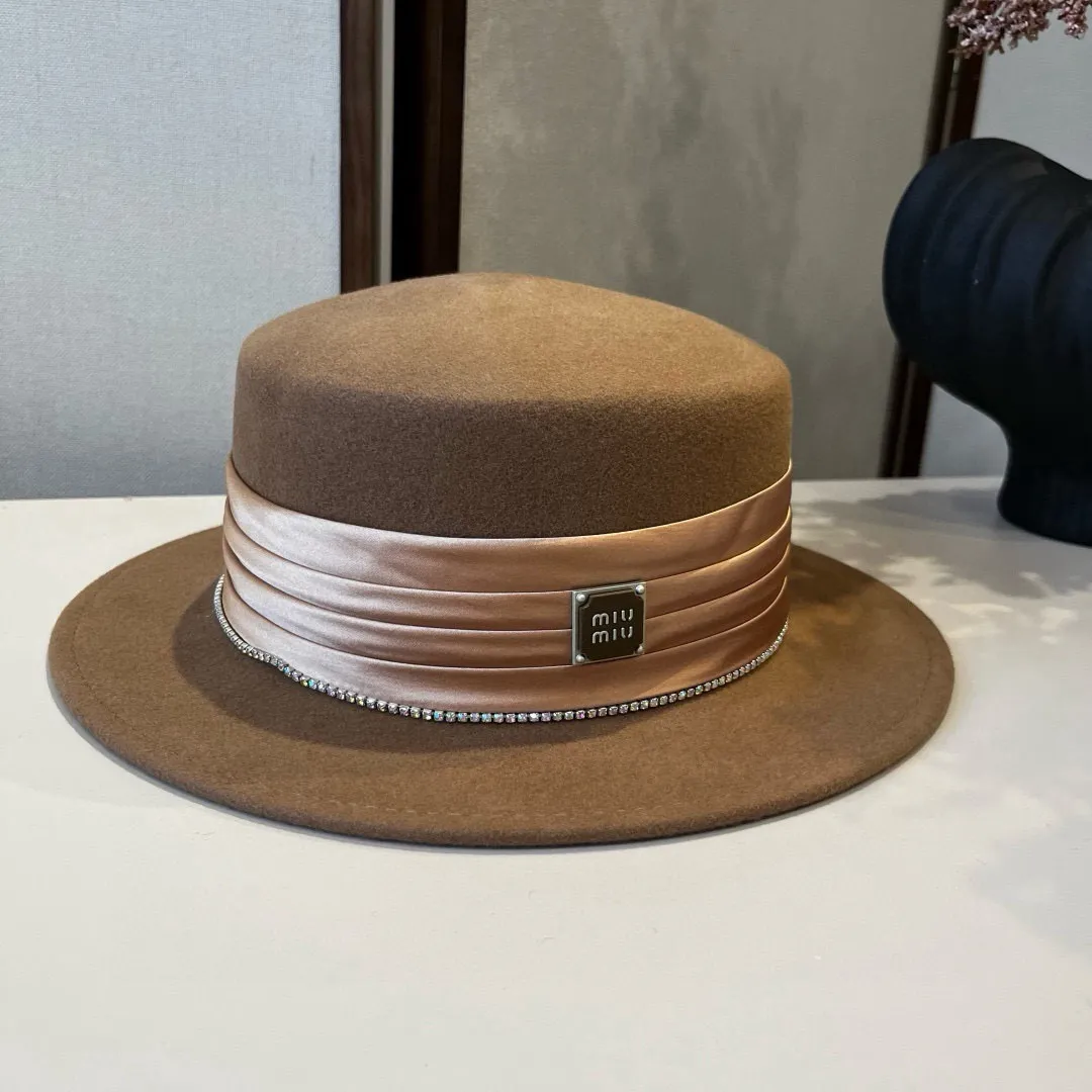 💰200¥ miumiu new wool top hat, flat top hat, 100% wool fabric 🦙%, head circumference 57cm