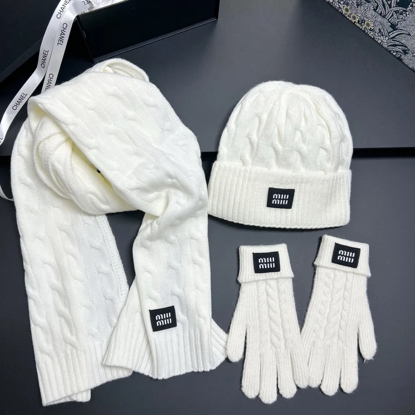 Miumiu miumiu three-piece set hat + scarf + gloves 🧤🔥