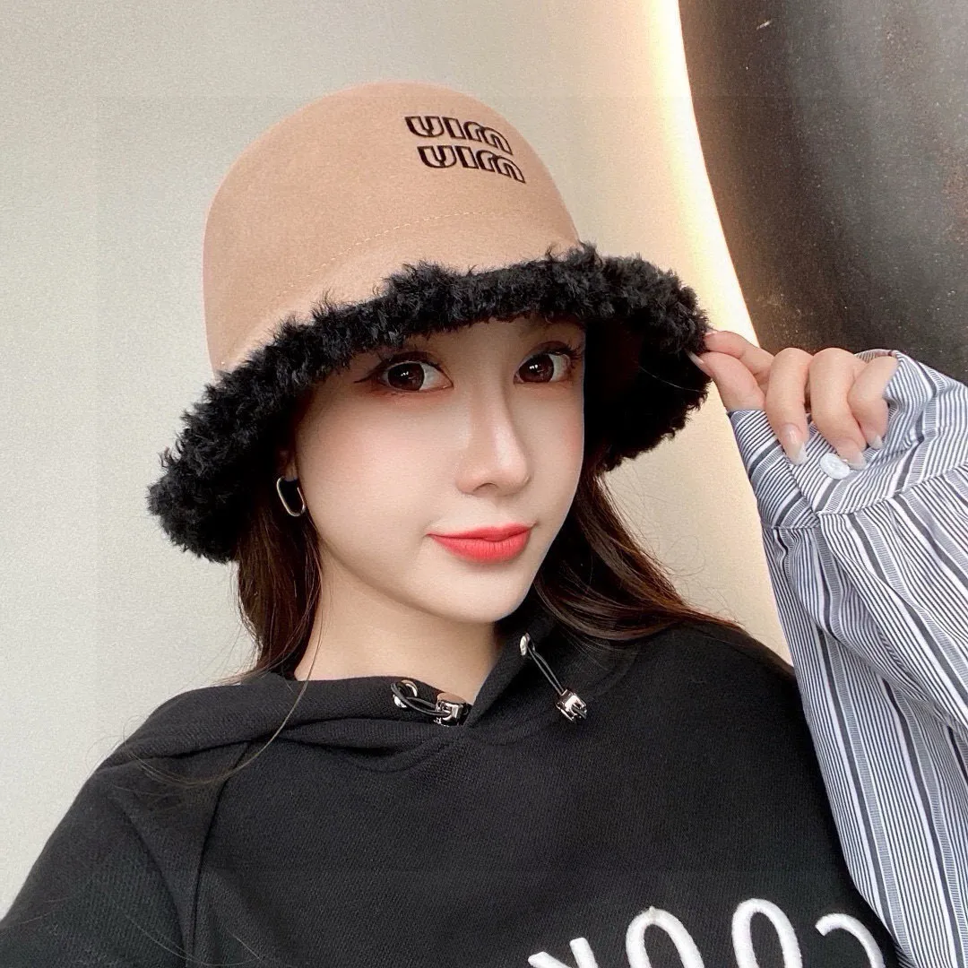💰180¥ Miumiu new autumn and winter wool hat🦙, head circumference 57cm
