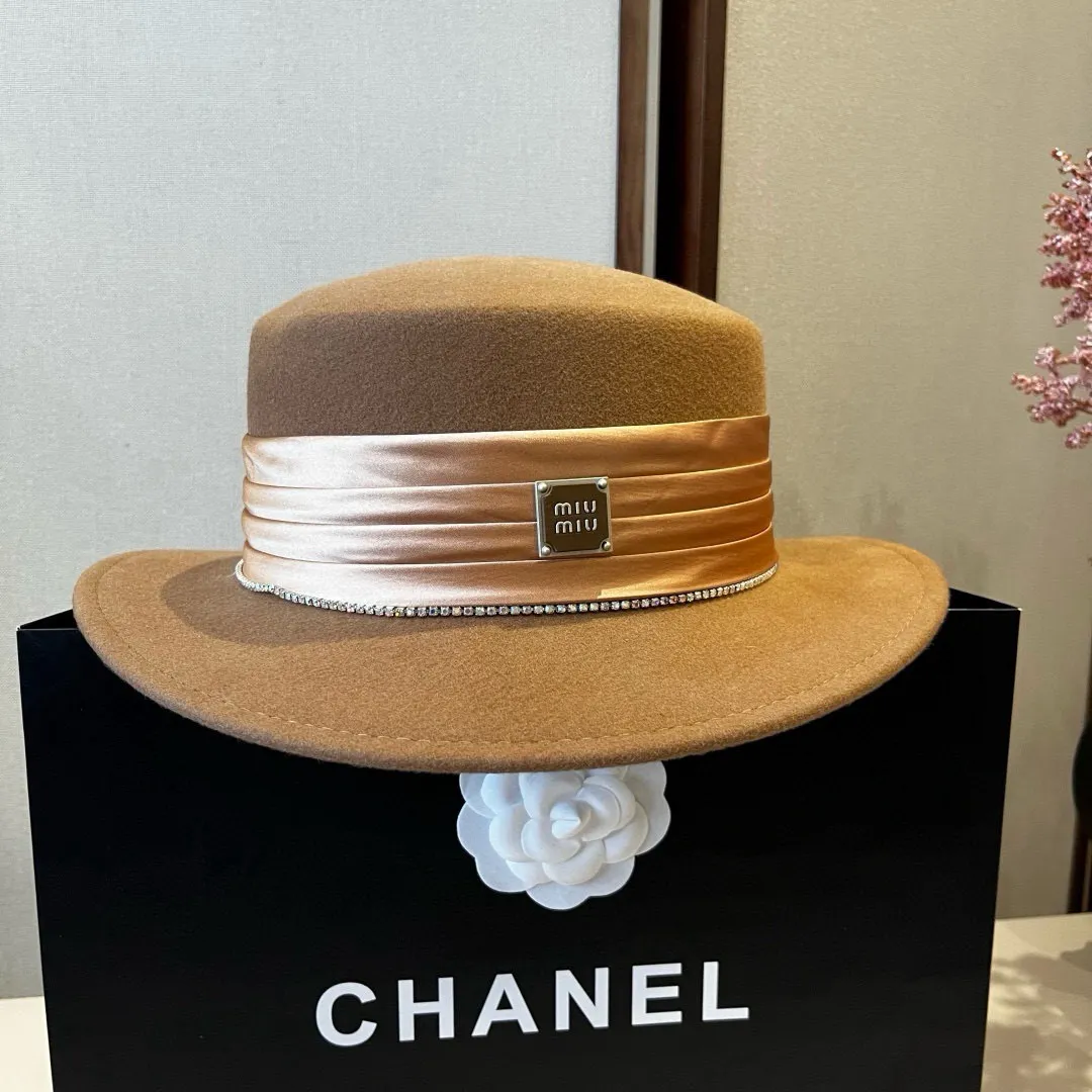 💰190¥ miumiu new wool top hat, flat top hat, 100% wool fabric 🦙%, head circumference 57cm