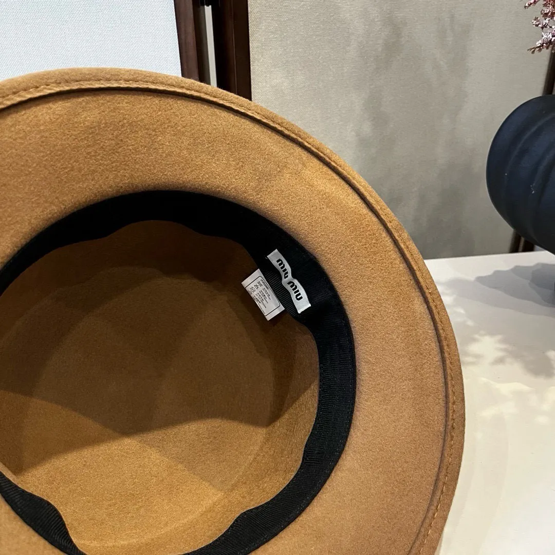 💰190¥ miumiu new wool top hat, flat top hat, 100% wool fabric 🦙%, head circumference 57cm