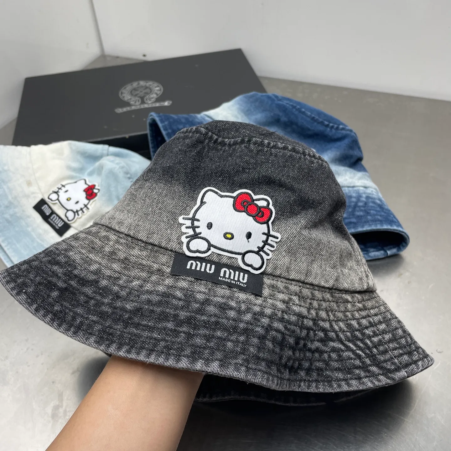kitty Miumiu gradient denim bucket hat