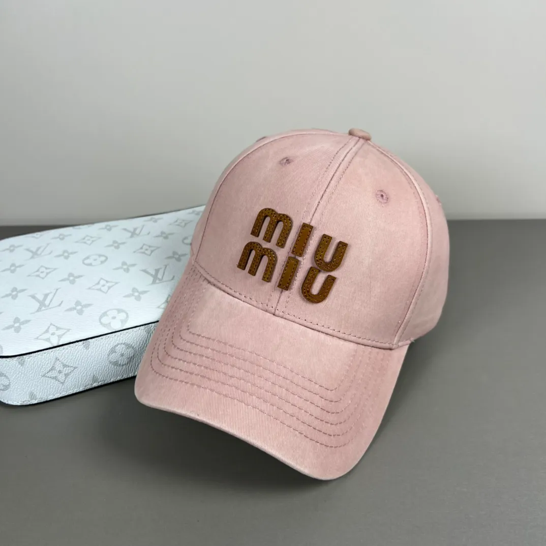 56💰Miumiu miumiu original spring and summer new baseball cap, authentic and custom-made from mold, the original workmanship is meticulous and the quality is superb!