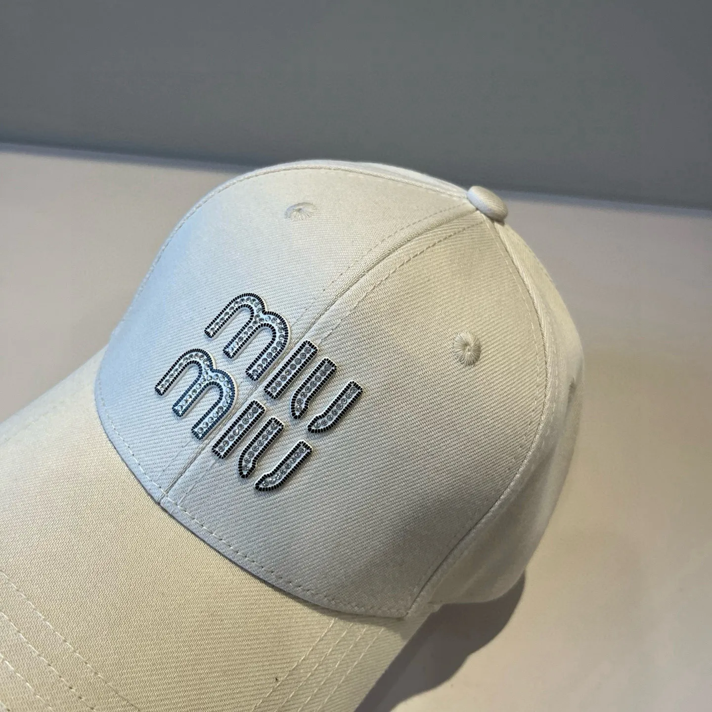 P60 miumiu original spring and summer new baseball cap, authentic mold-making and custom-made, the original workmanship is meticulous and the quality is superb!