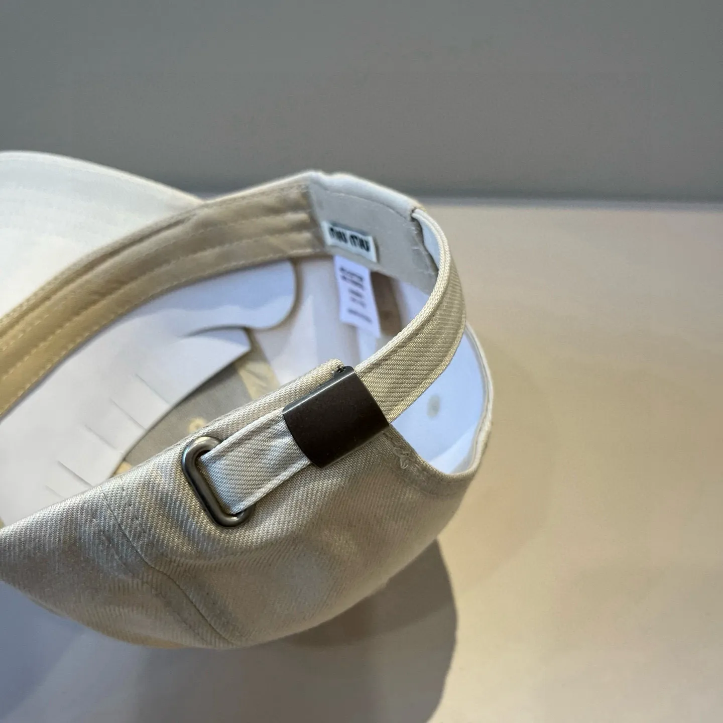 P60 miumiu original spring and summer new baseball cap, authentic mold-making and custom-made, the original workmanship is meticulous and the quality is superb!