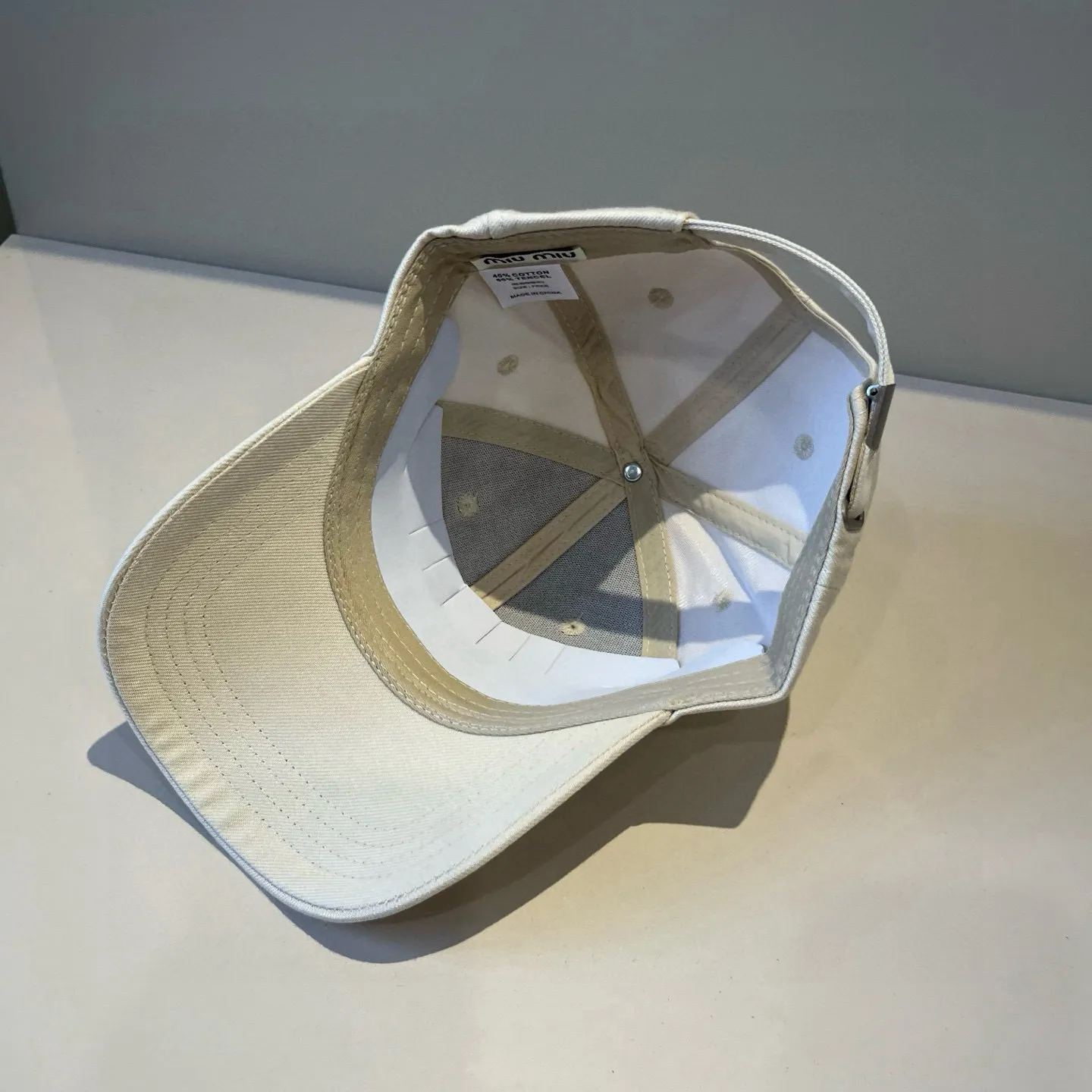 P60 miumiu original spring and summer new baseball cap, authentic mold-making and custom-made, the original workmanship is meticulous and the quality is superb!