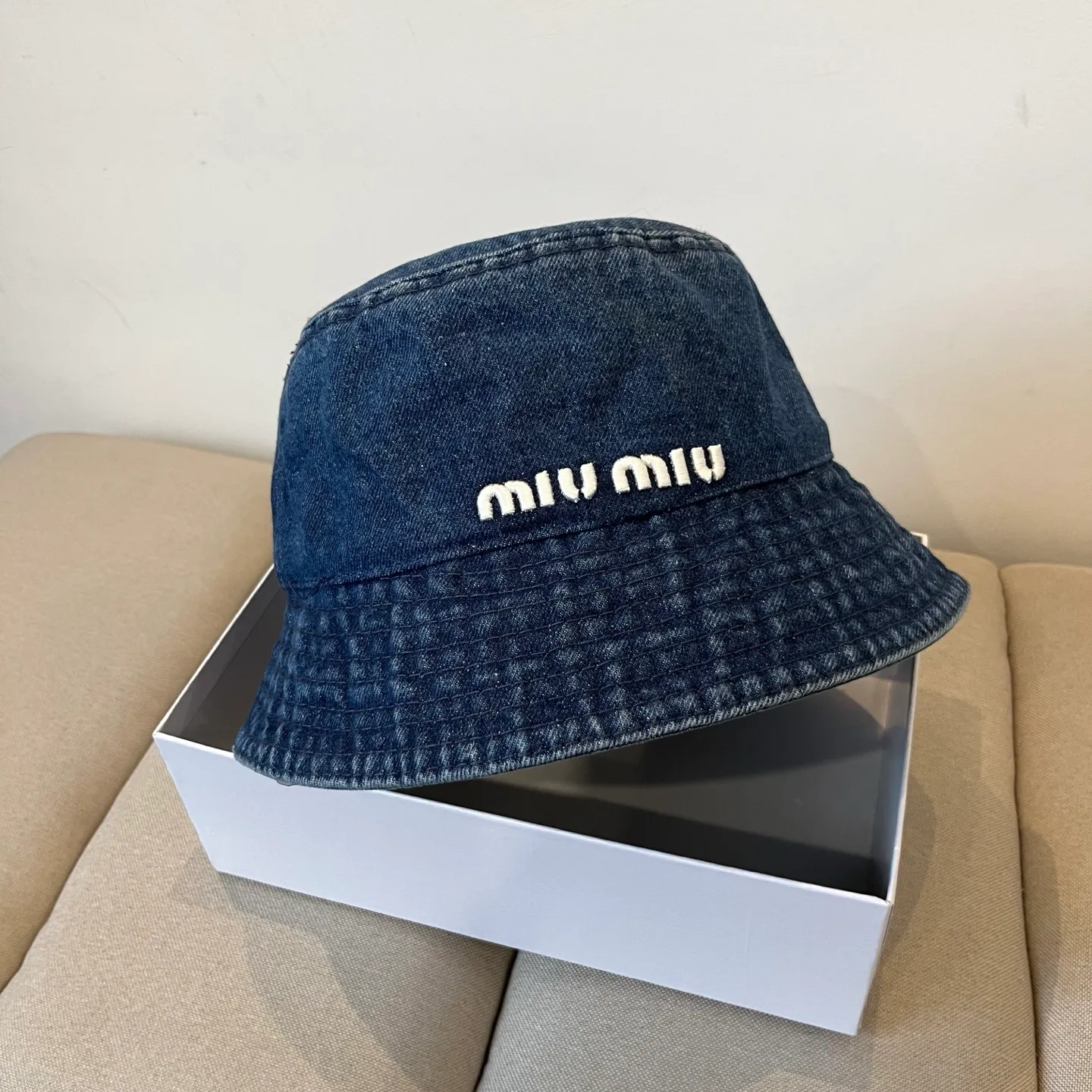 P70 miumiu original spring and summer new baseball cap, authentic mold-making and custom-made, the original workmanship is meticulous and the quality is superb!