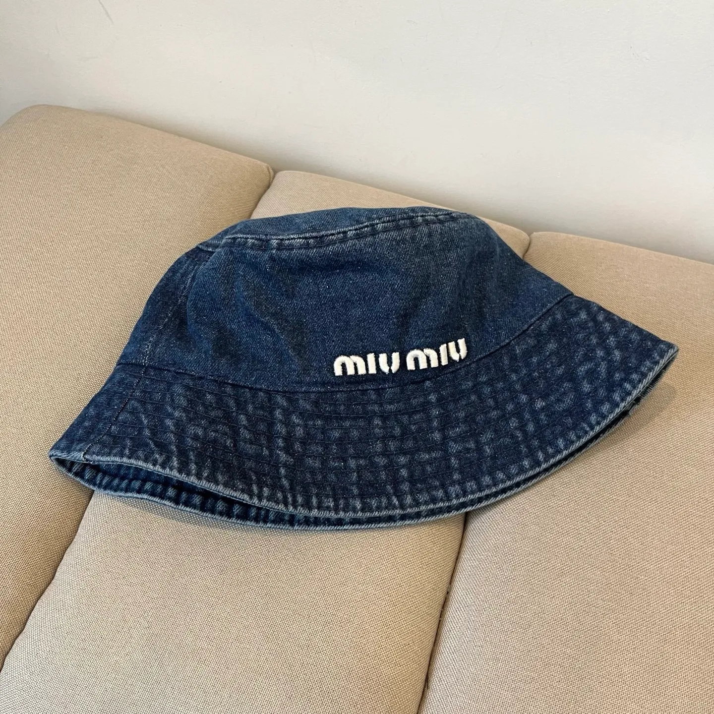 P70 miumiu original spring and summer new baseball cap, authentic mold-making and custom-made, the original workmanship is meticulous and the quality is superb!