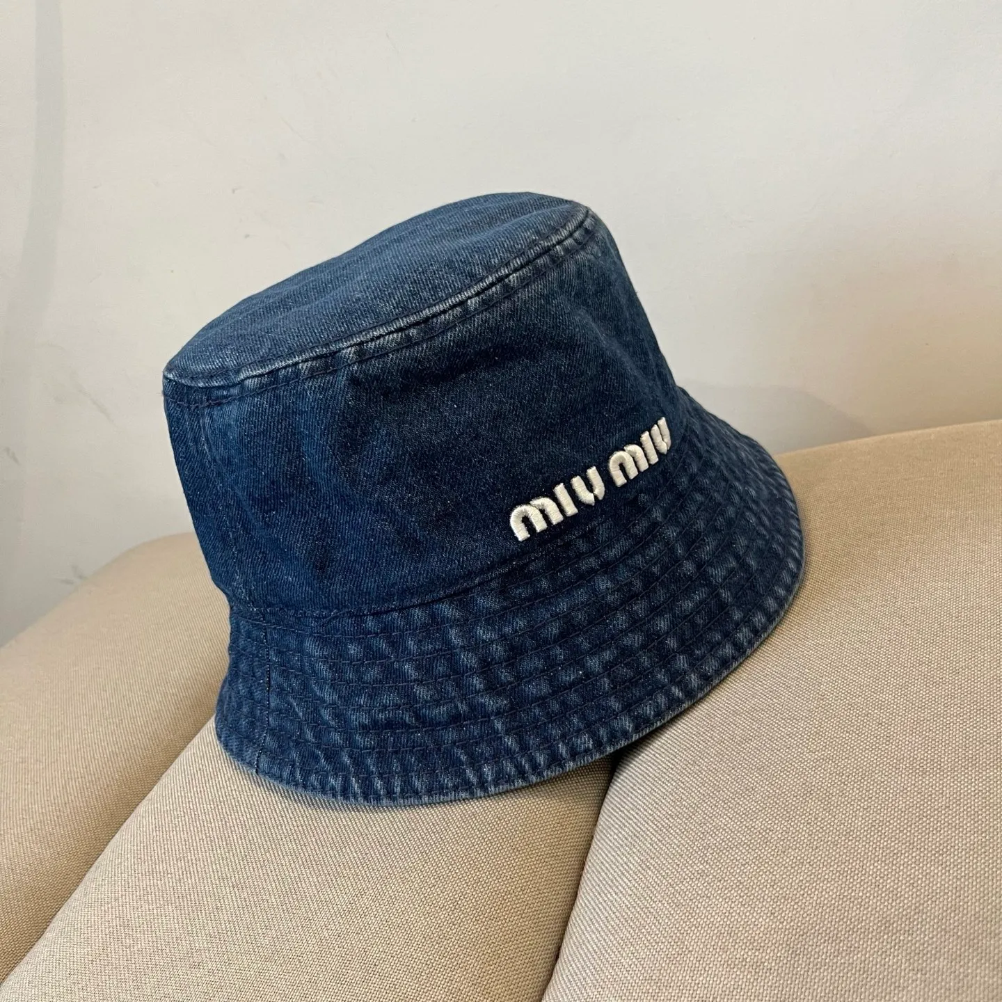P70 miumiu original spring and summer new baseball cap, authentic mold-making and custom-made, the original workmanship is meticulous and the quality is superb!