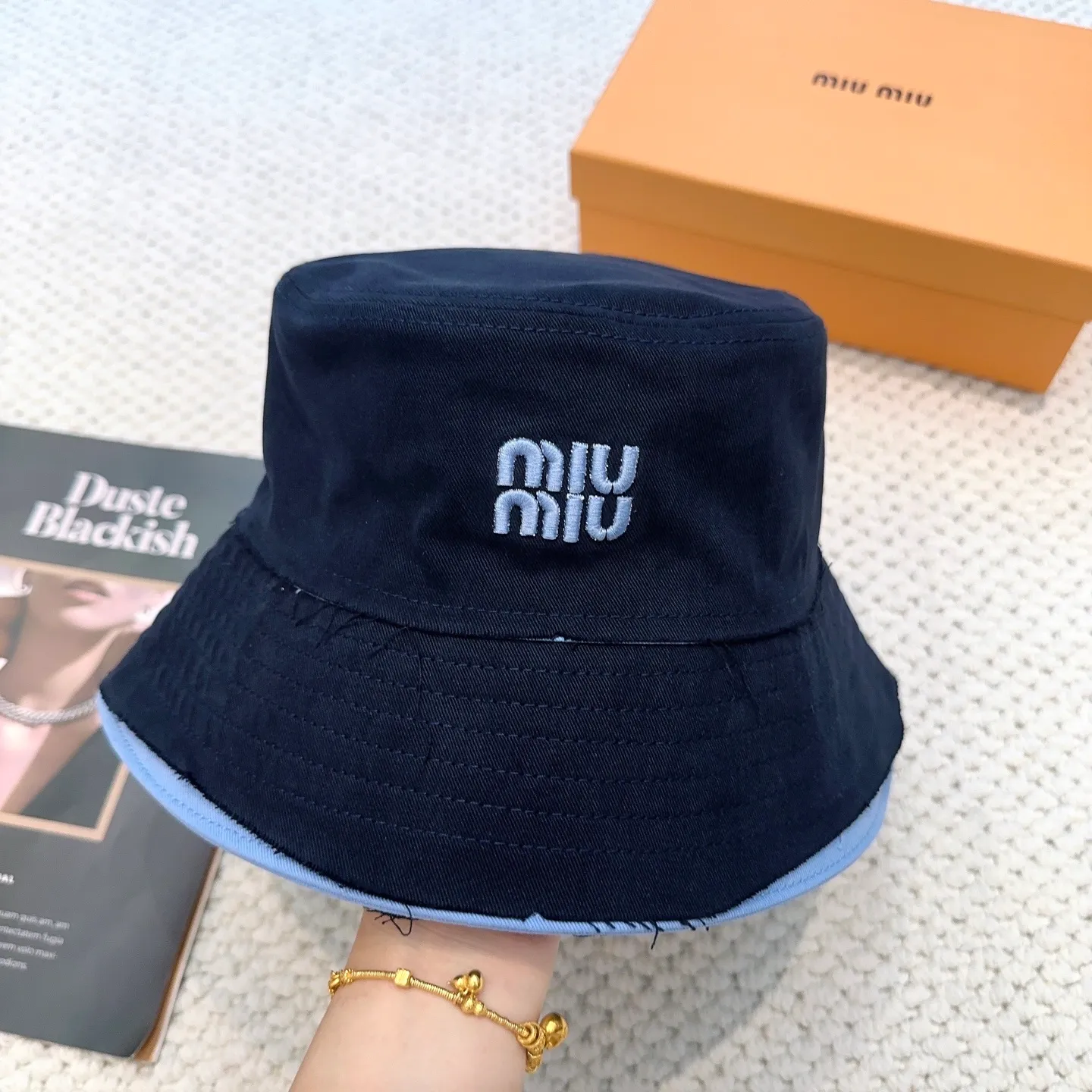 P80 miumiu limited new fisherman hat/baseball cap, a very attractive fisherman hat ~ the same style for men and women. It brings a sense of atmosphere when you go out every day. It feels great to change it occasionally.