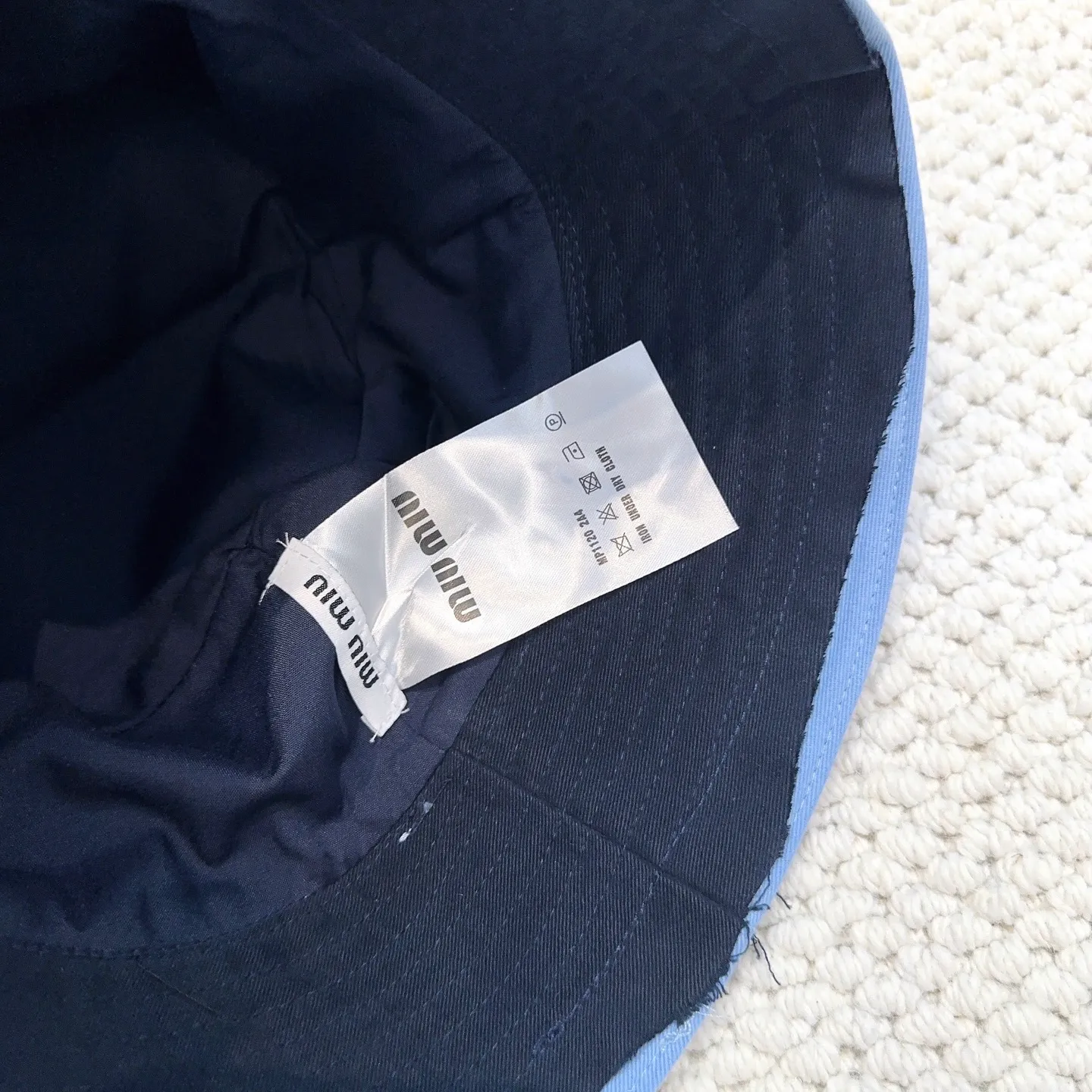 P80 miumiu limited new fisherman hat/baseball cap, a very attractive fisherman hat ~ the same style for men and women. It brings a sense of atmosphere when you go out every day. It feels great to change it occasionally.