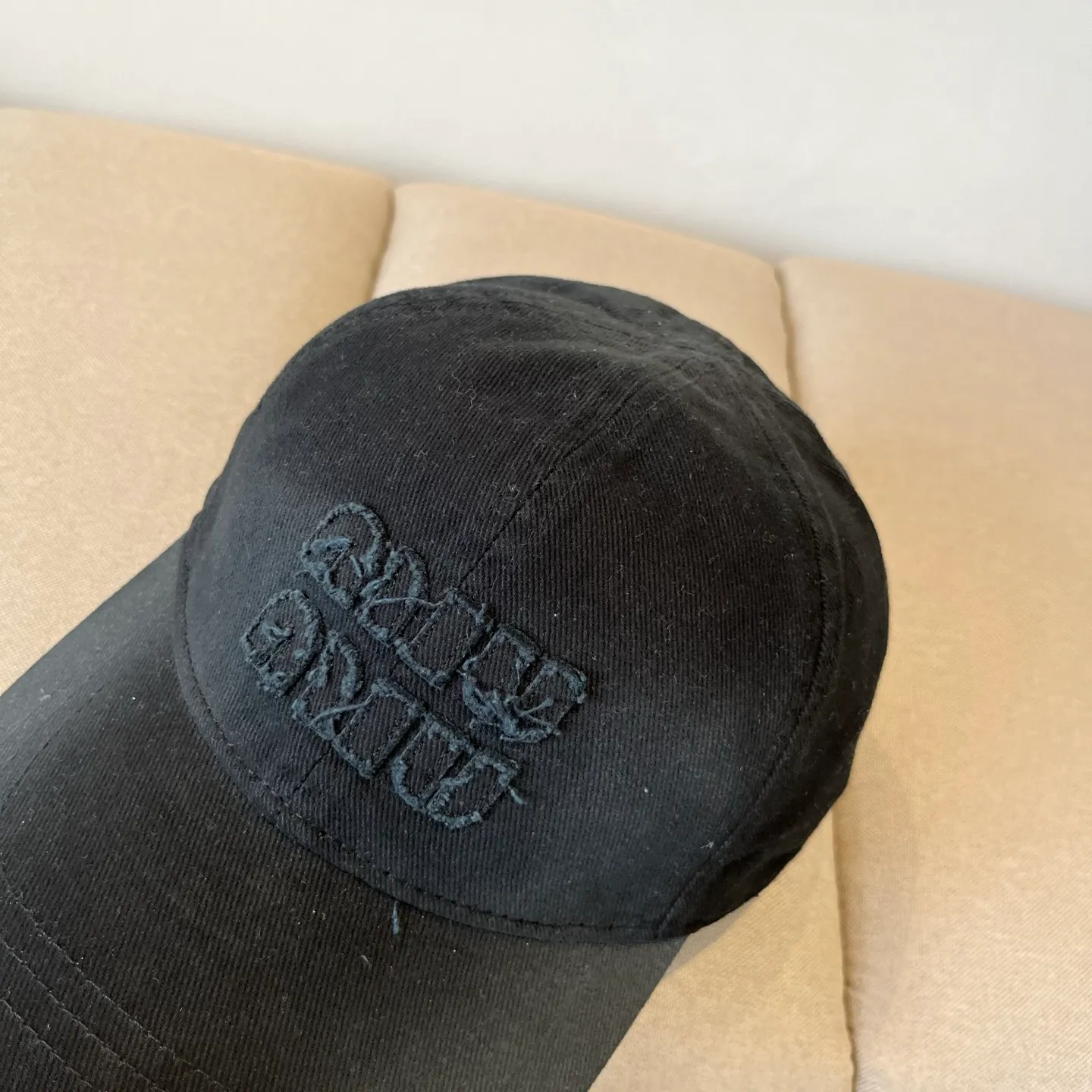 P60 miumiu original spring and summer new baseball cap, authentic mold-making and custom-made, the original workmanship is meticulous and the quality is superb!