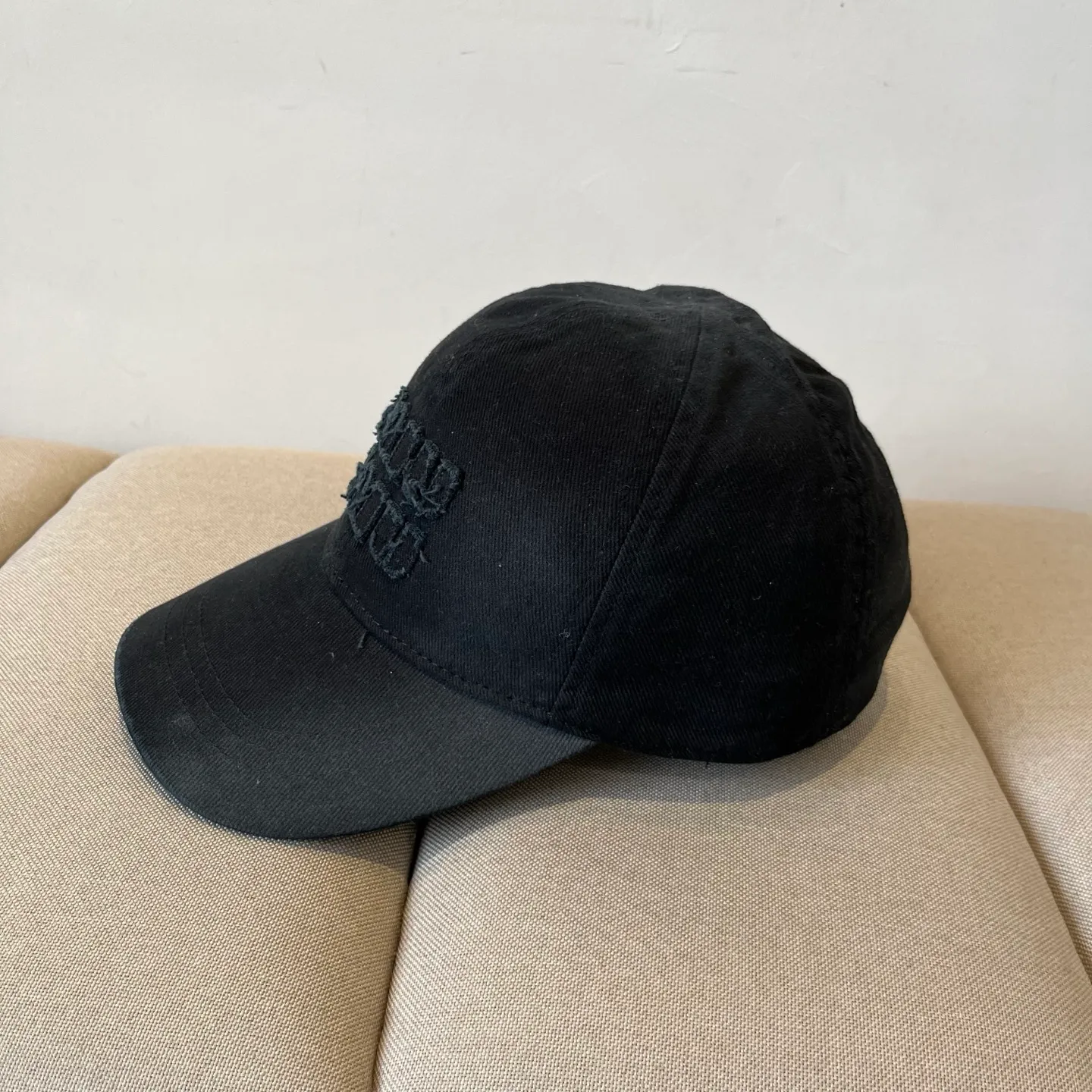 P60 miumiu original spring and summer new baseball cap, authentic mold-making and custom-made, the original workmanship is meticulous and the quality is superb!