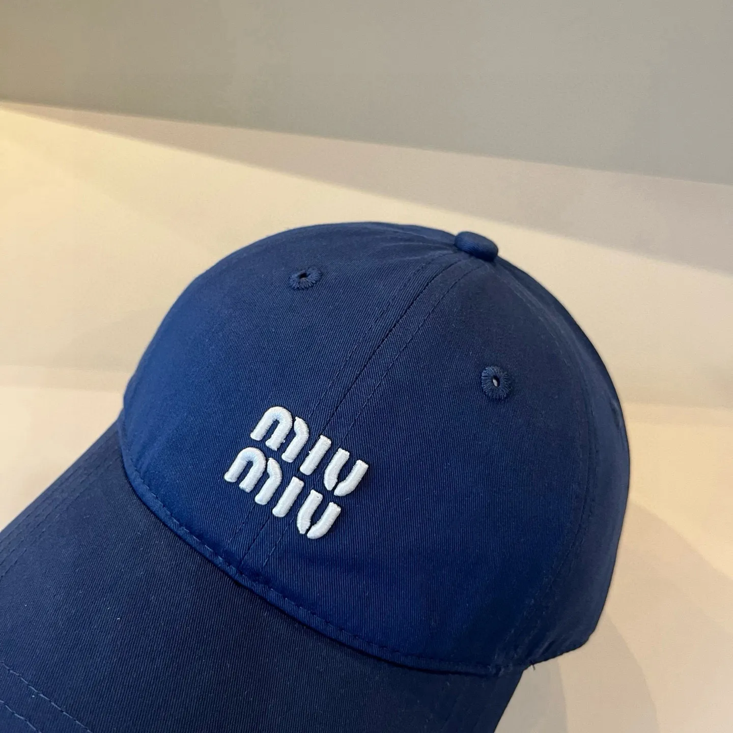 P70 miumiu original spring and summer new baseball cap, authentic mold-making and custom-made, the original workmanship is meticulous and the quality is superb!