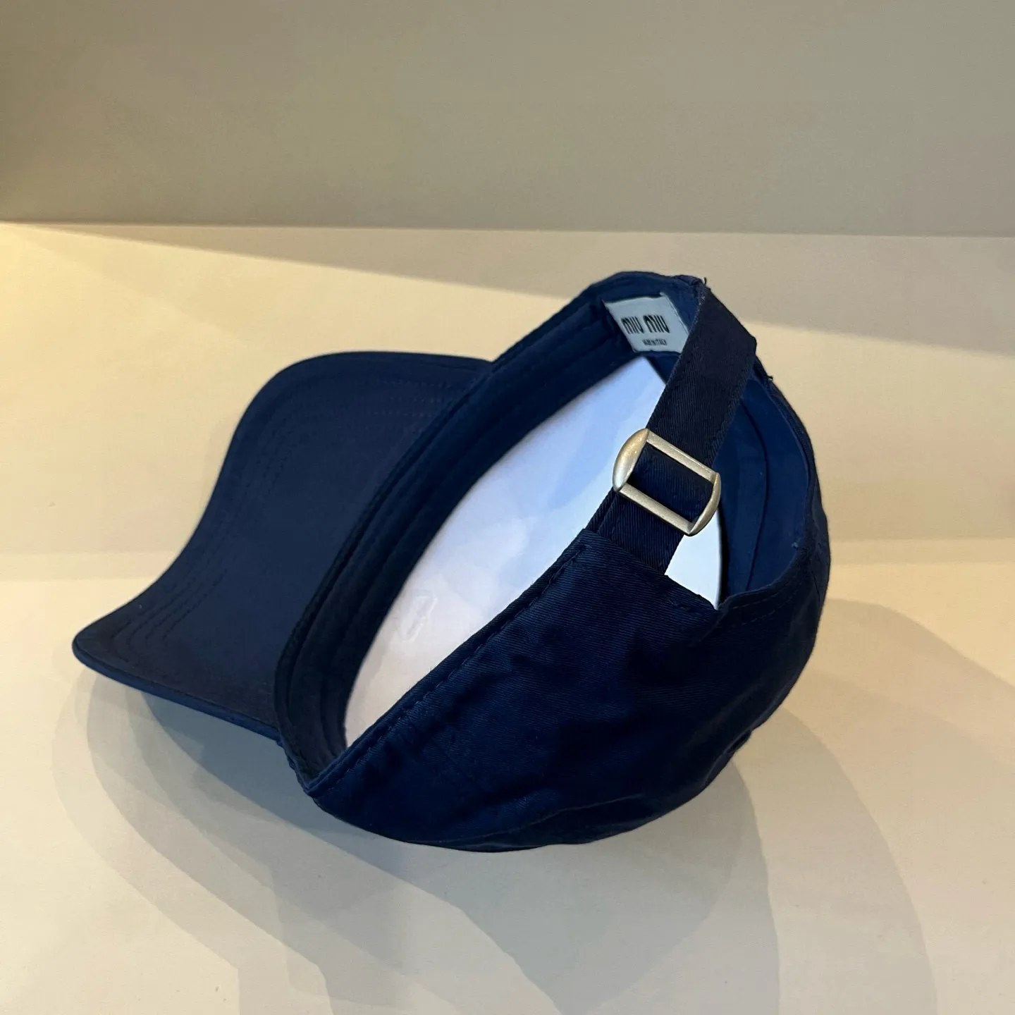 P70 miumiu original spring and summer new baseball cap, authentic mold-making and custom-made, the original workmanship is meticulous and the quality is superb!