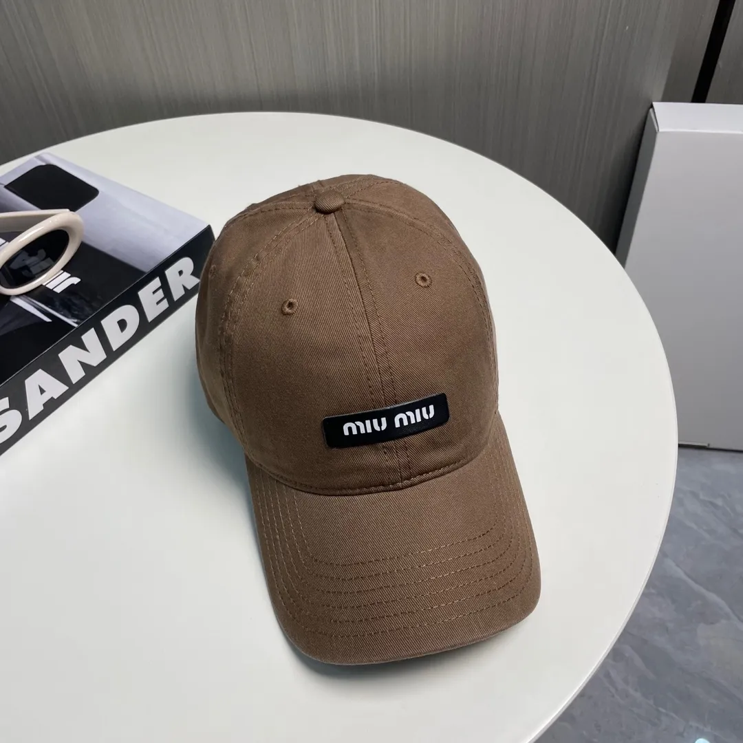 P60 miumiu new solid color baseball cap, the hottest color at the moment - full of street style! Trendy and versatile, Xiaohongshu grows grass, poison, get your boyfriend, and cool together