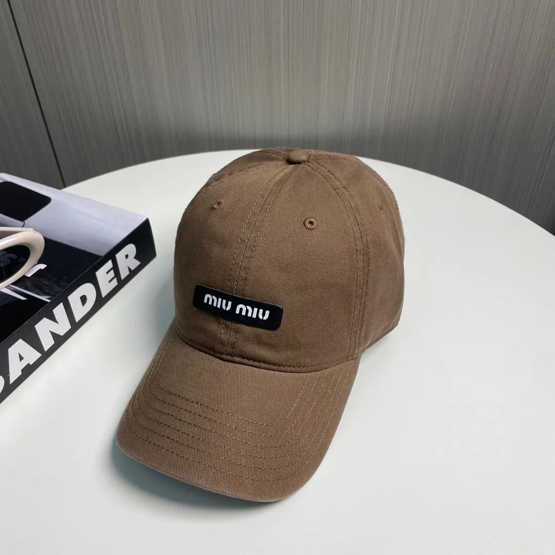 P60 miumiu new solid color baseball cap, the hottest color at the moment - full of street style! Trendy and versatile, Xiaohongshu grows grass, poison, get your boyfriend, and cool together