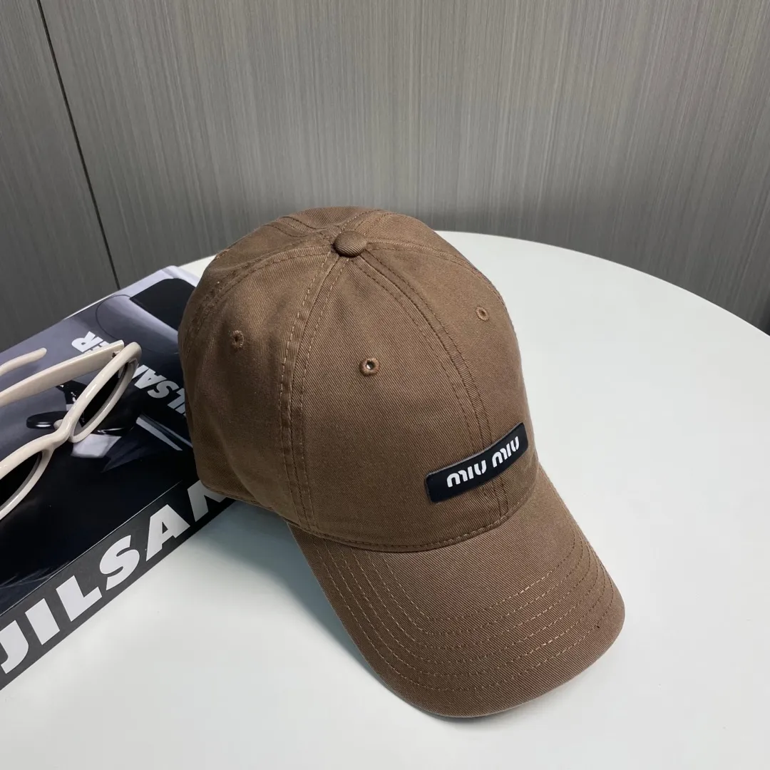 P60 miumiu new solid color baseball cap, the hottest color at the moment - full of street style! Trendy and versatile, Xiaohongshu grows grass, poison, get your boyfriend, and cool together