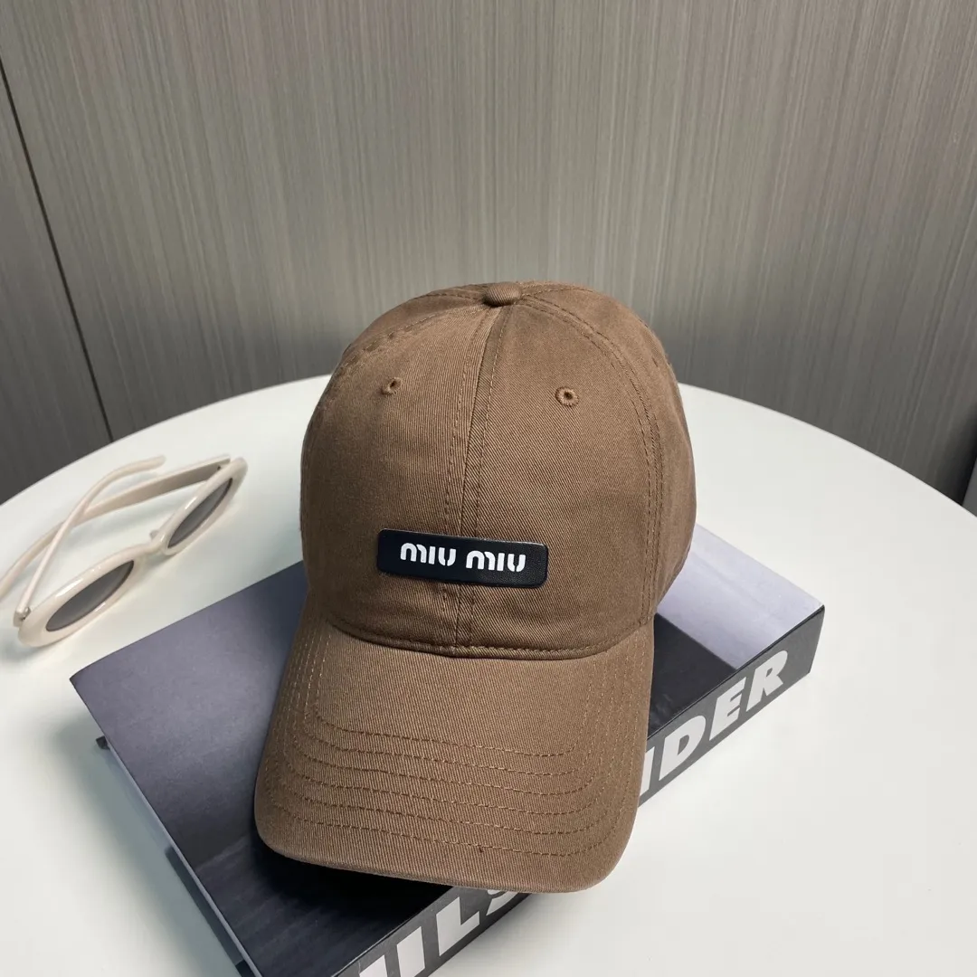 P60 miumiu new solid color baseball cap, the hottest color at the moment - full of street style! Trendy and versatile, Xiaohongshu grows grass, poison, get your boyfriend, and cool together
