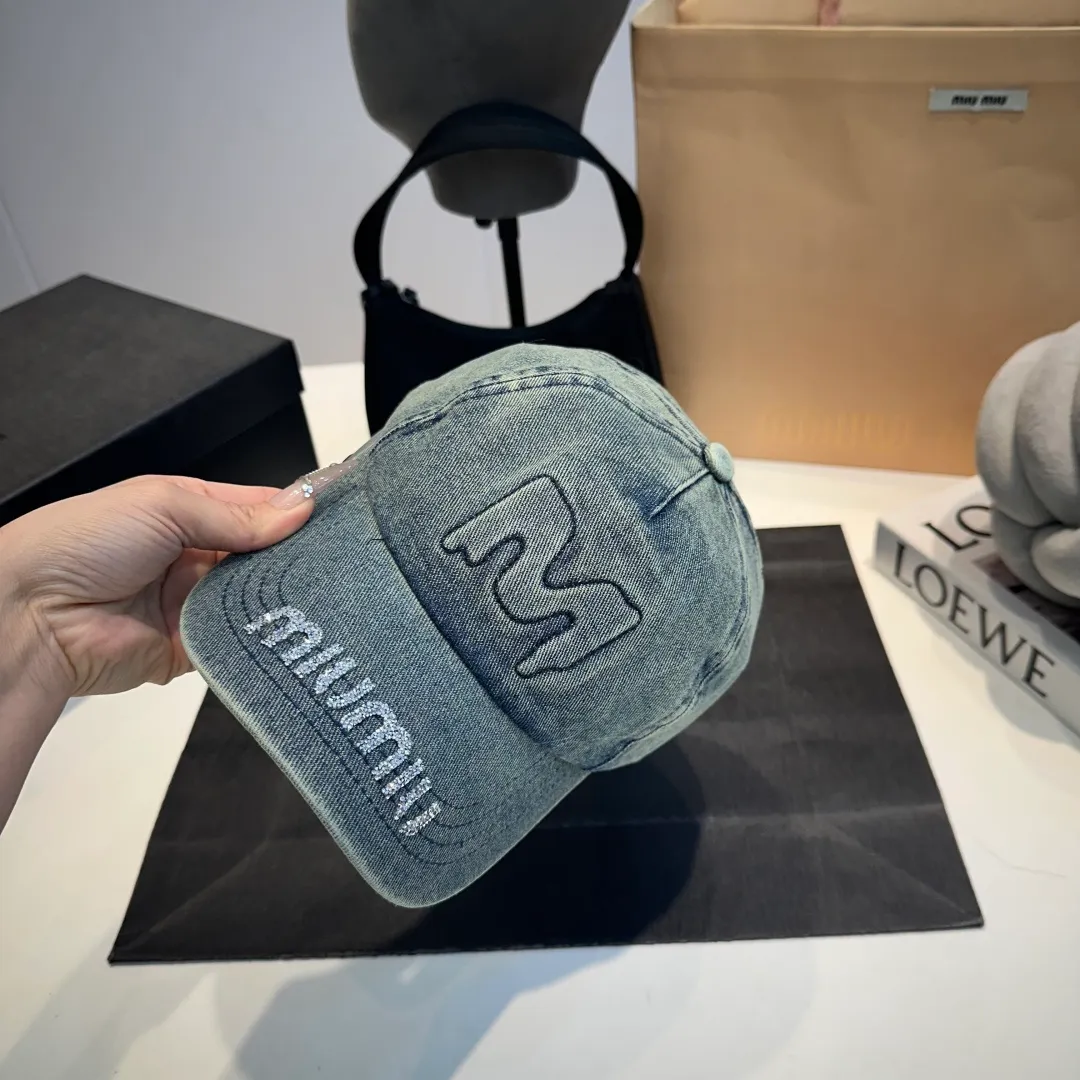 P60 miumiu Xiaohongshu popular recommendation. Original new baseball cap, authentic mold-making and custom-made, original workmanship is meticulous and the quality is superb!