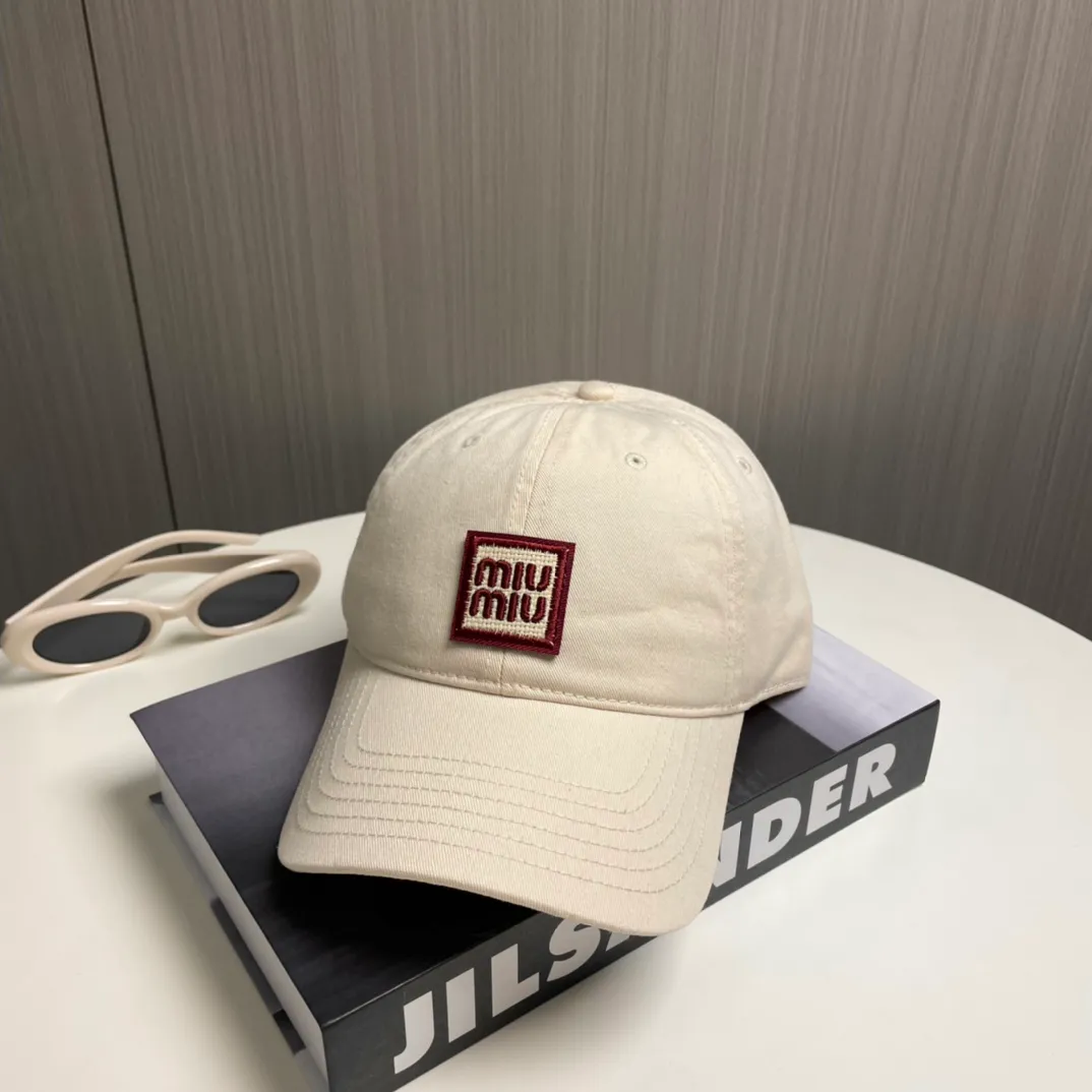 P50 miumiu new plain baseball cap, the hottest color at the moment - full of street style! Trendy and versatile, Xiaohongshu grows grass, poison, get your boyfriend, and cool together