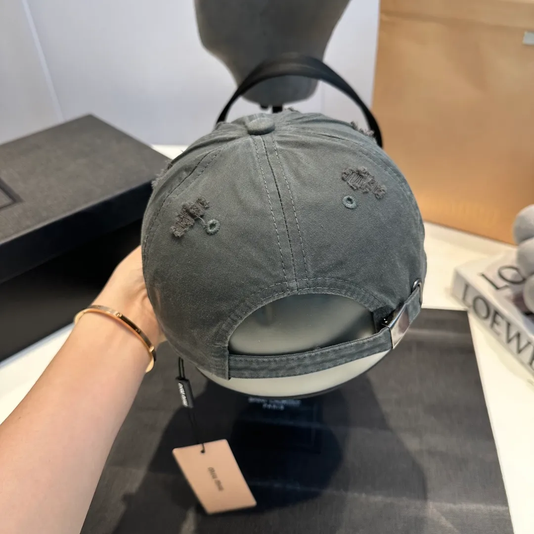 P60 miumiu new ripped baseball cap, high-grade fabric, head circumference 57cm