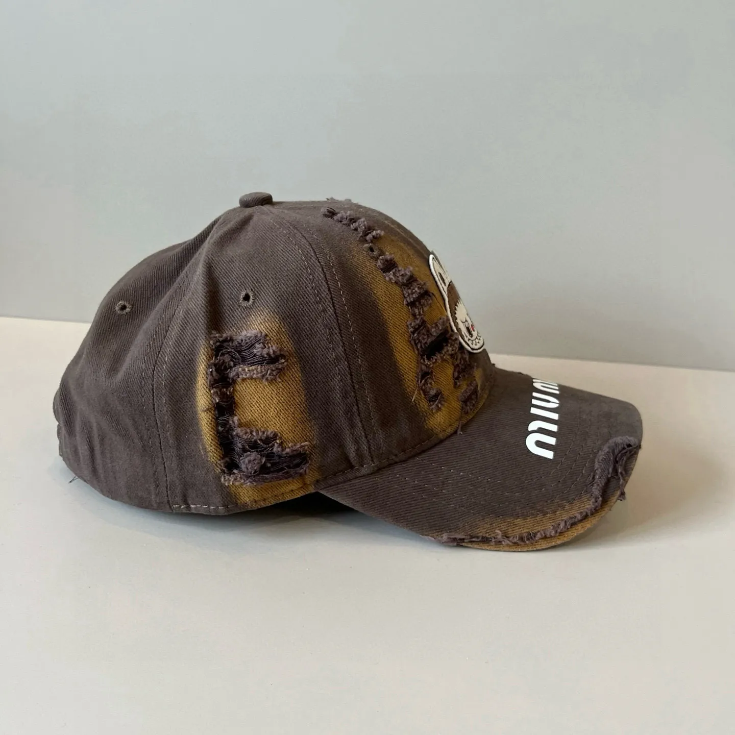 P60 miumiu original spring and summer new baseball cap, authentic mold-making and custom-made, the original workmanship is meticulous and the quality is superb!