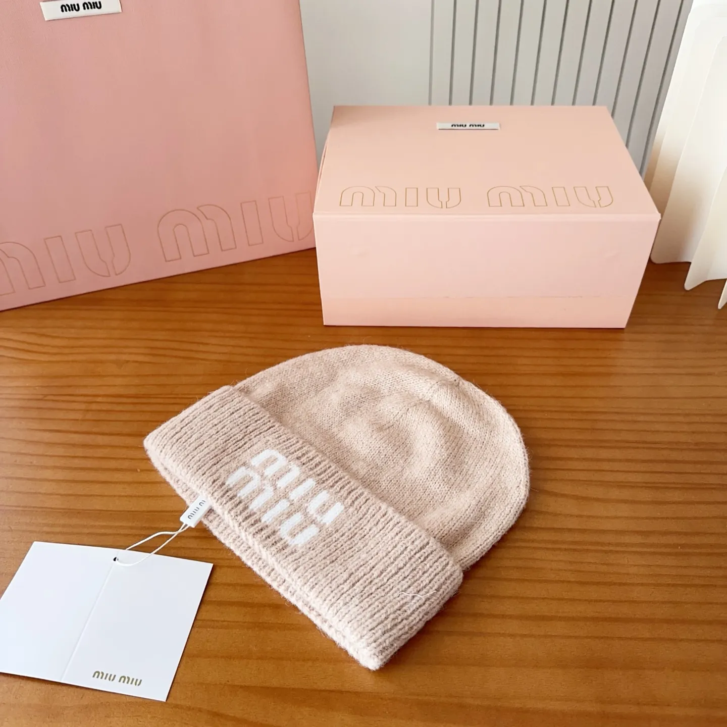 💰60 miumiu’s most popular knitted hat at the Miu Miu counter! Xiaohongshu’s new product is released, it’s so 🉑️, high-elastic fabric, classic colors, same style for men and women.