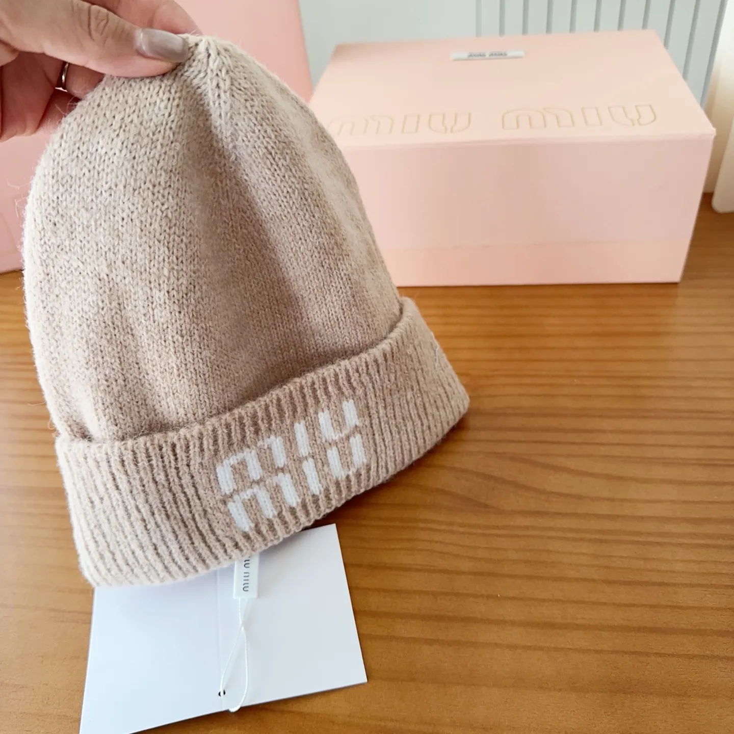 💰60 miumiu’s most popular knitted hat at the Miu Miu counter! Xiaohongshu’s new product is released, it’s so 🉑️, high-elastic fabric, classic colors, same style for men and women.