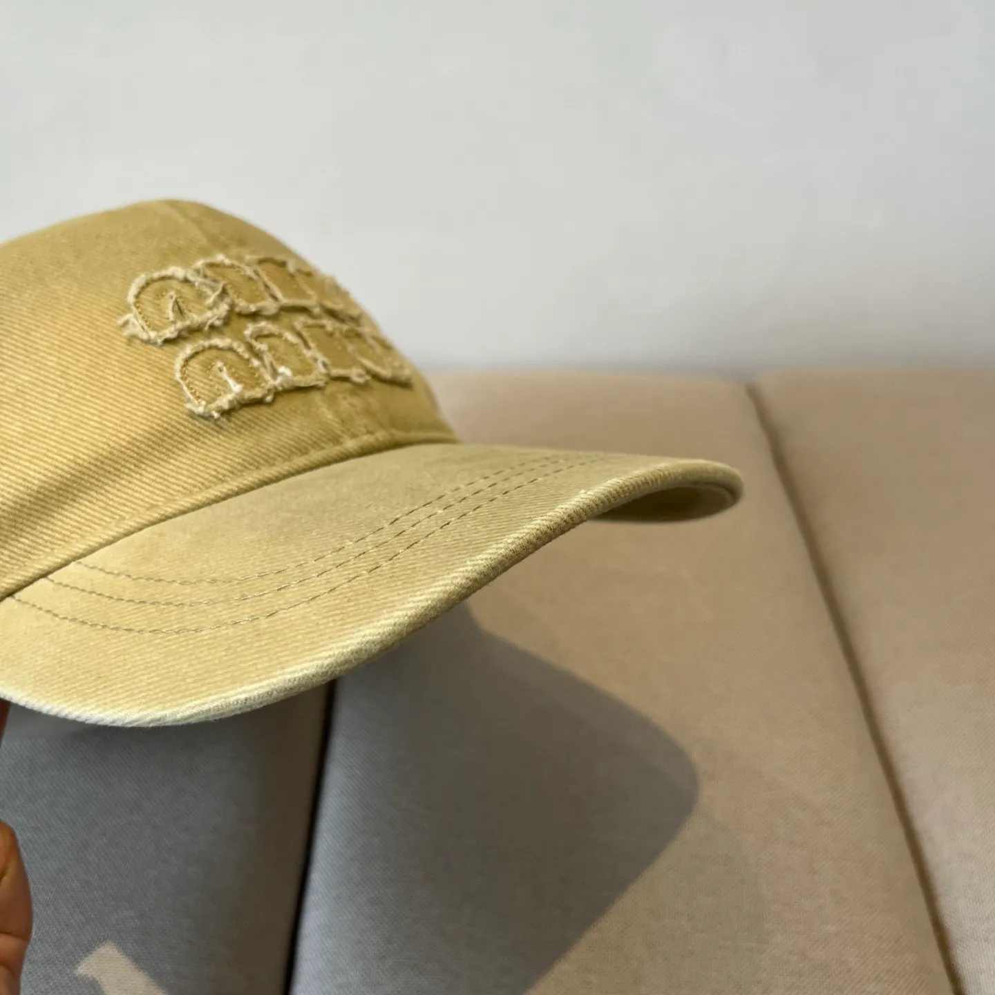 P60 miumiu original spring and summer new baseball cap, authentic mold-making and custom-made, the original workmanship is meticulous and the quality is superb!