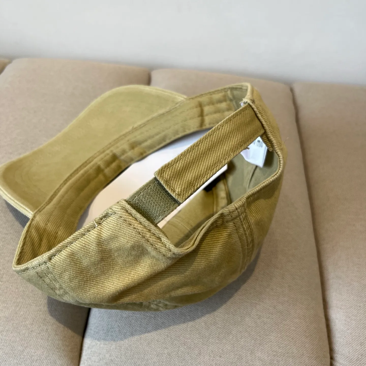 P60 miumiu original spring and summer new baseball cap, authentic mold-making and custom-made, the original workmanship is meticulous and the quality is superb!