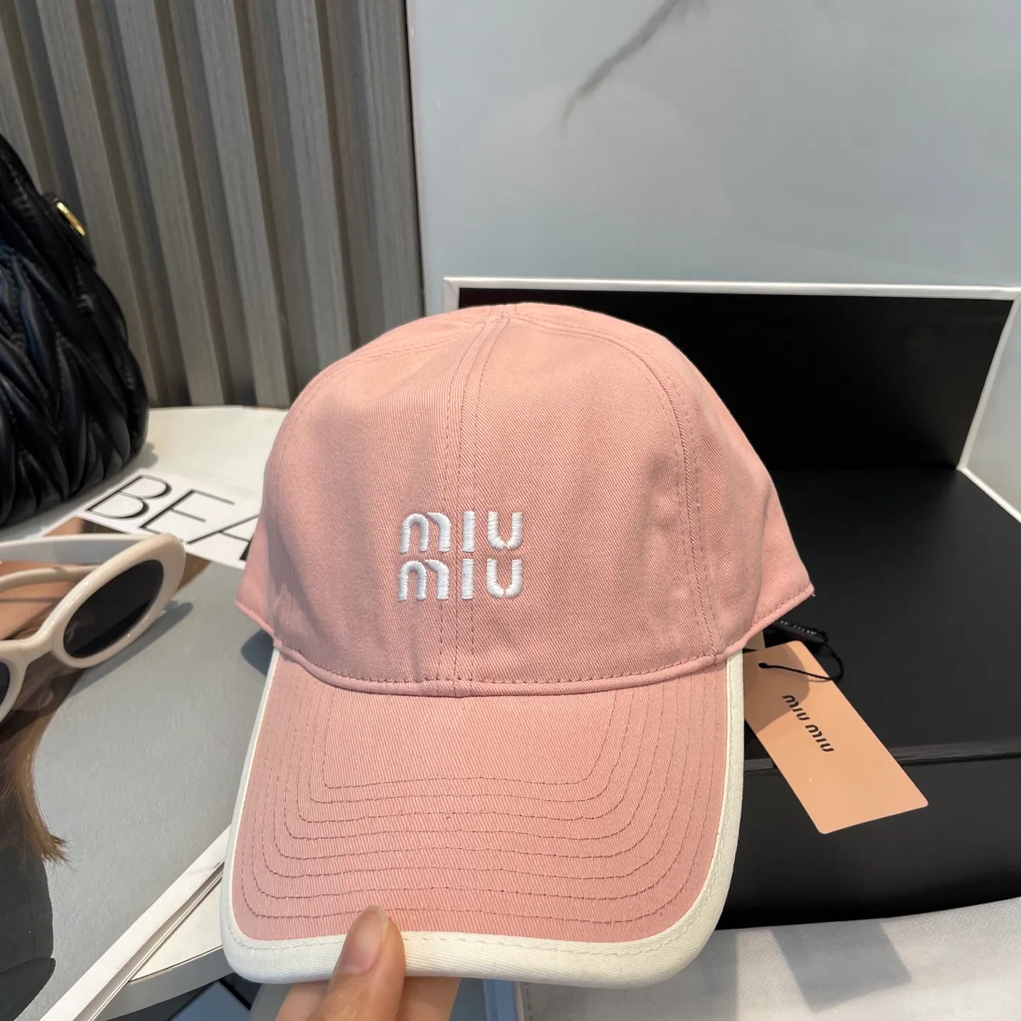P60💛 Comes with dust bag. [Miumiu Miu Miu] New order style embroidered baseball cap🧢Big brand style is super easy to match, hurry up and get it!