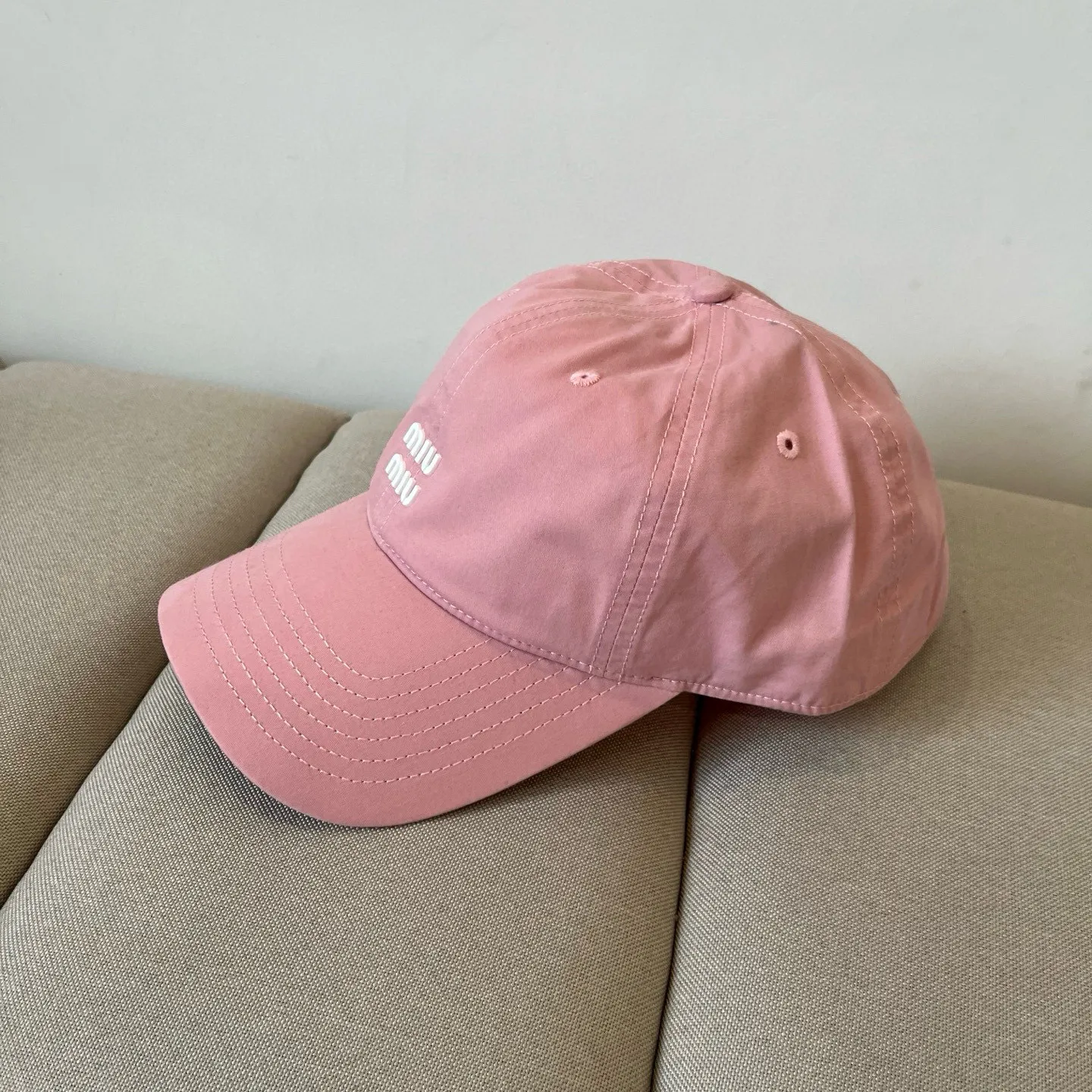 P50 miumiu original spring and summer new baseball cap, genuine mold-making and custom-made, the original workmanship is meticulous and the quality is superb!