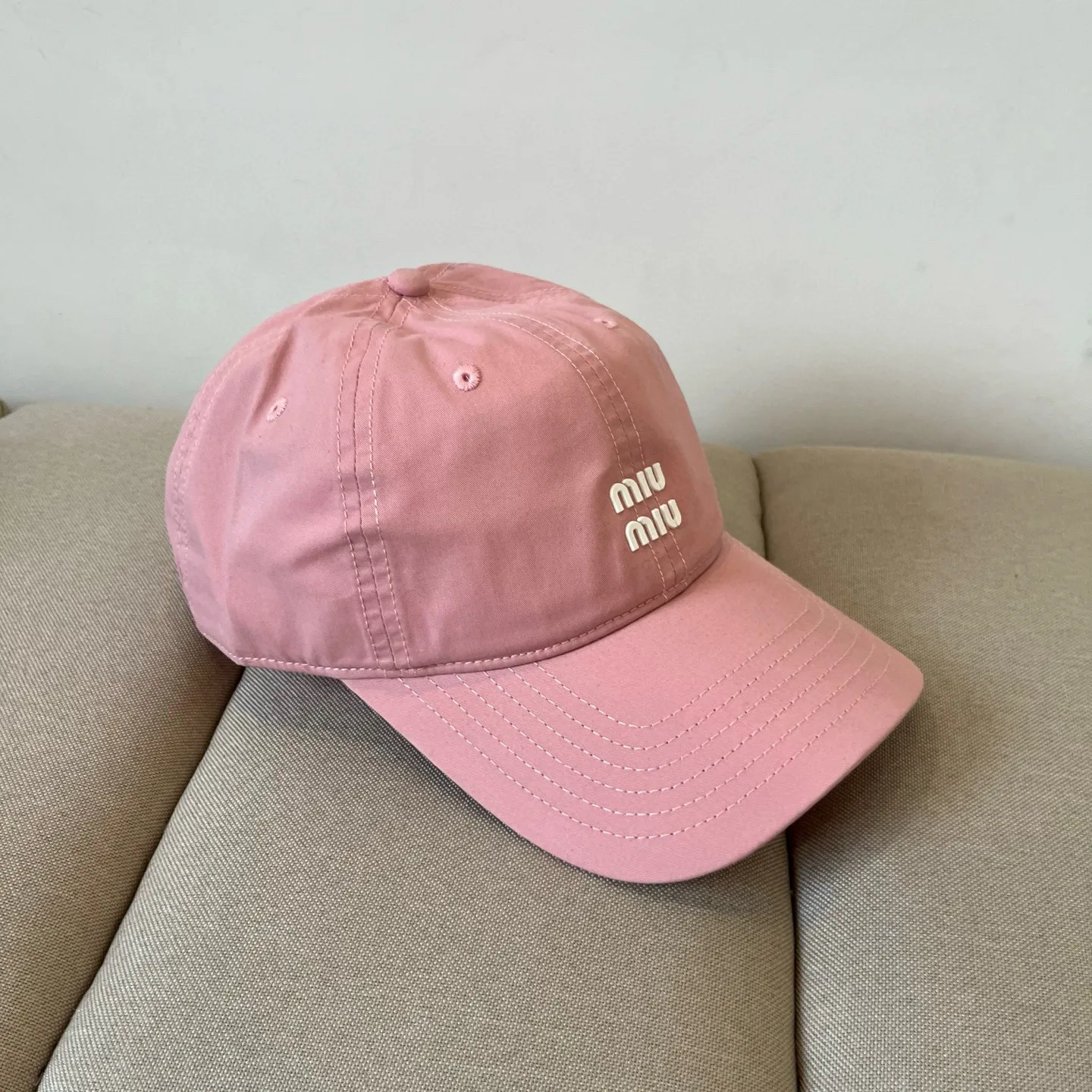 P50 miumiu original spring and summer new baseball cap, genuine mold-making and custom-made, the original workmanship is meticulous and the quality is superb!