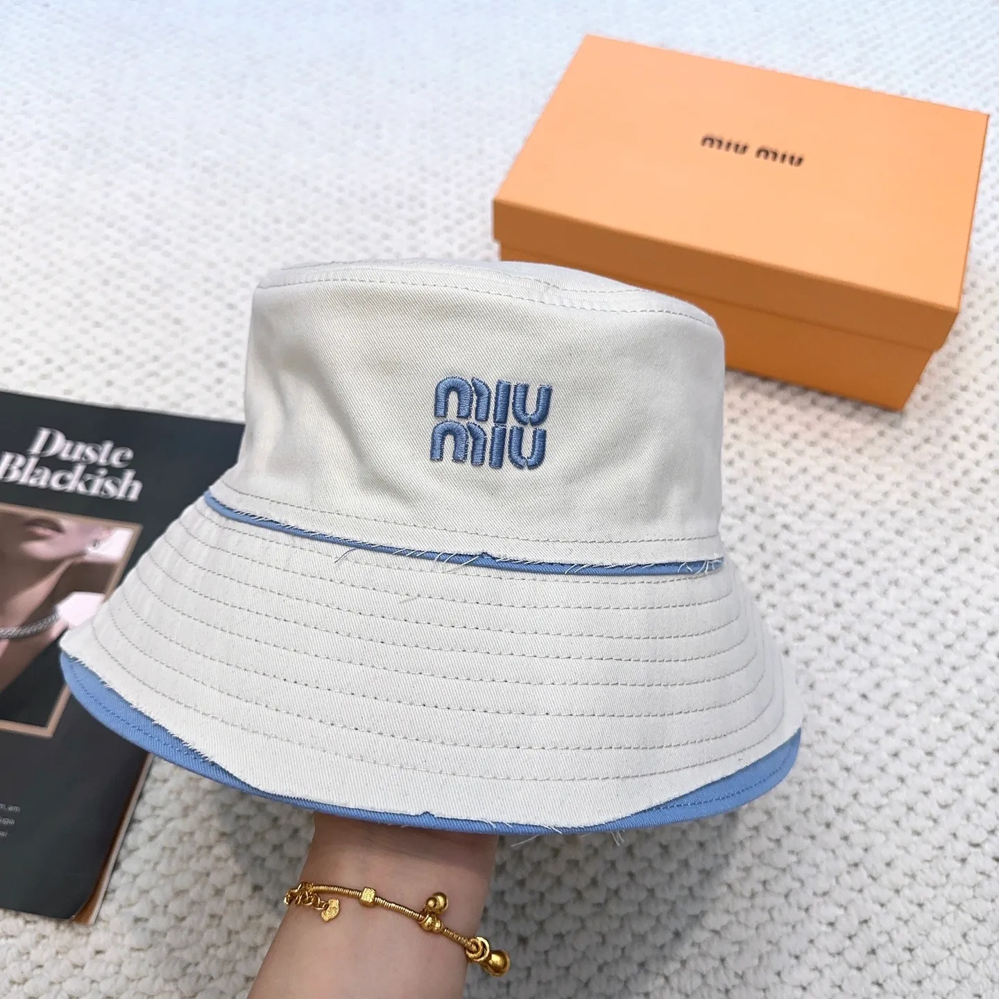 P80 miumiu limited new fisherman hat/baseball cap, a very attractive fisherman hat ~ the same style for men and women. It brings a sense of atmosphere when you go out every day. It feels great to change it occasionally.