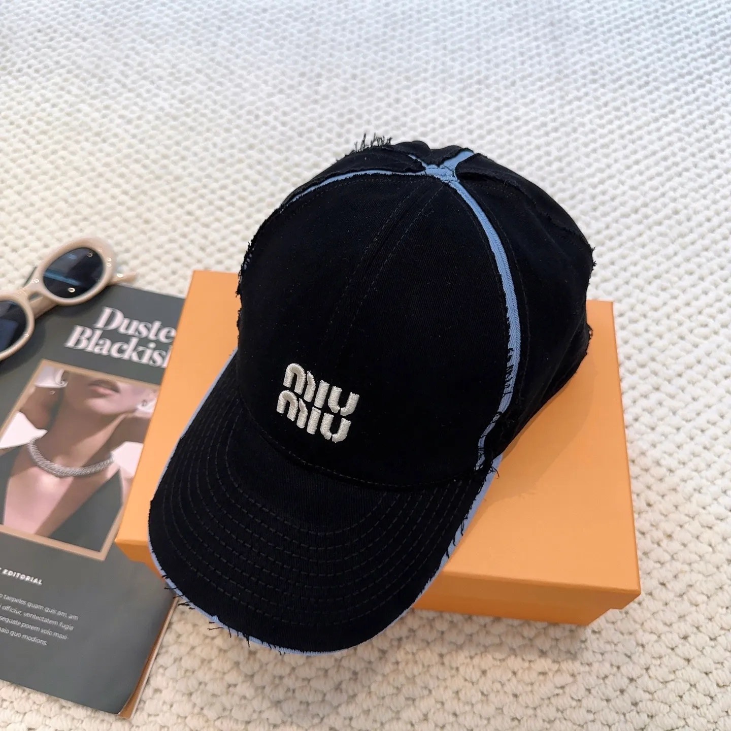 P96💛 Comes with dust bag. [Miumiu Miu Miu] High version of the new order style embroidered baseball cap🧢The big brand style is super easy to match, so hurry up and get it!