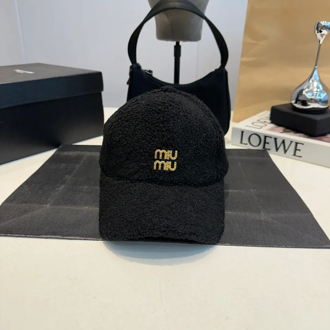 P60 miumiu 25 autumn and winter new lamb wool letter baseball cap